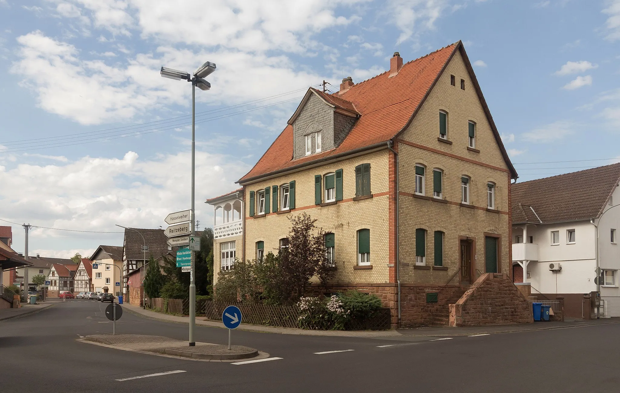 Photo showing: Gründau, view to a street:die Bachgasse-Hain Gründauer Strasse
