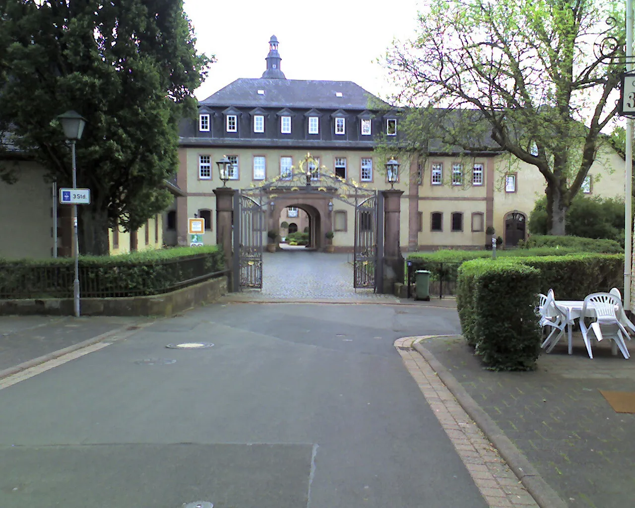 Photo showing: Schloß Birstein Haupteingang