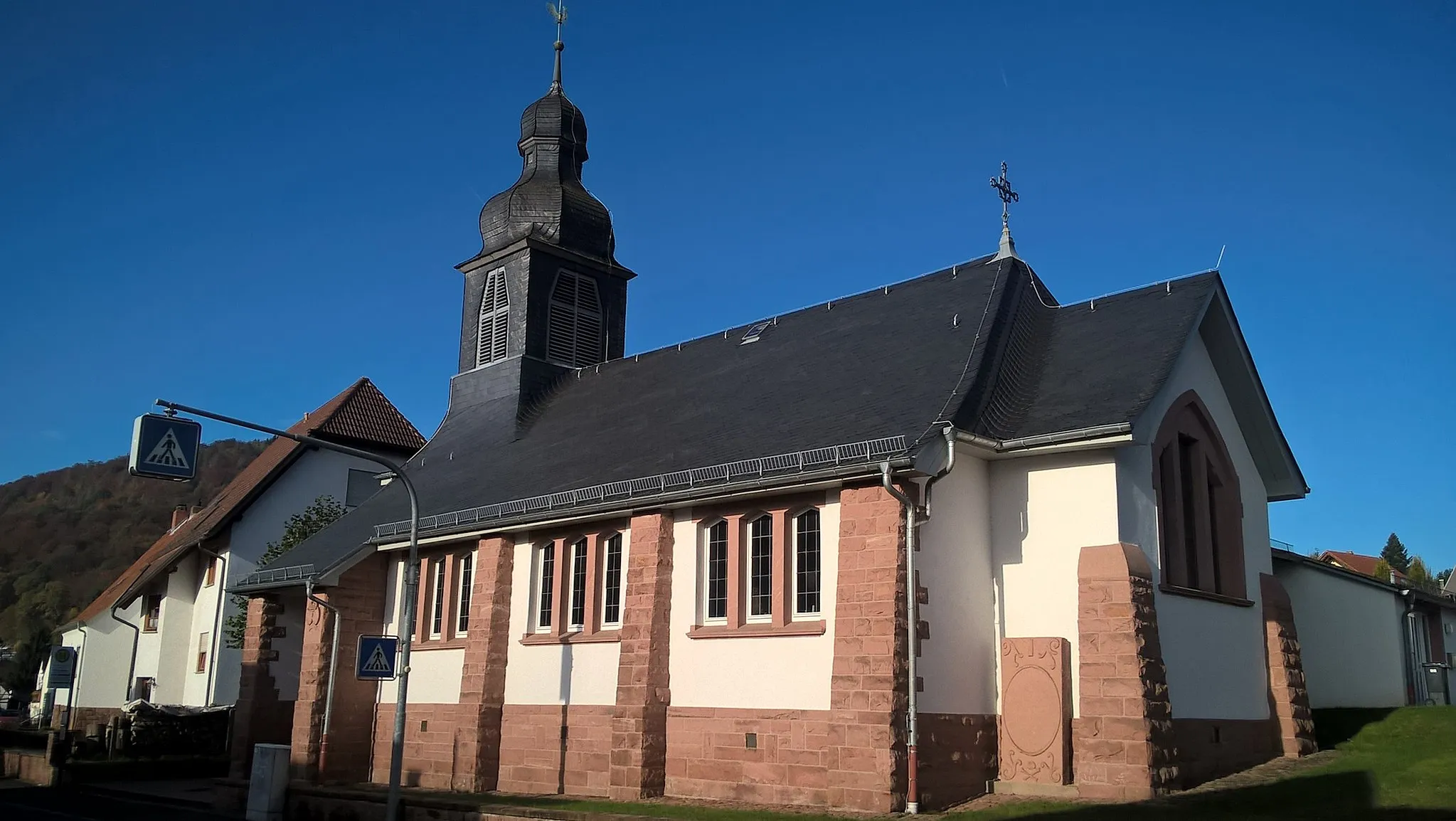 Photo showing: Ev. Dankeskirche in Gelnhausen-Haitz, Main-Kinzig-Kreis, Hessen, Deutschland