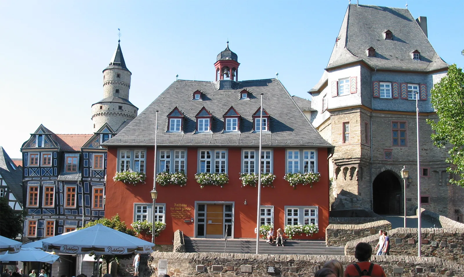 Photo showing: Description: Rathaus von Idstein

Source: Selbst fotografiert, August 2003
Photographer/Painter: Ralf Ziegler, --RalfZi 22:29, 23 Mar 2005 (UTC)