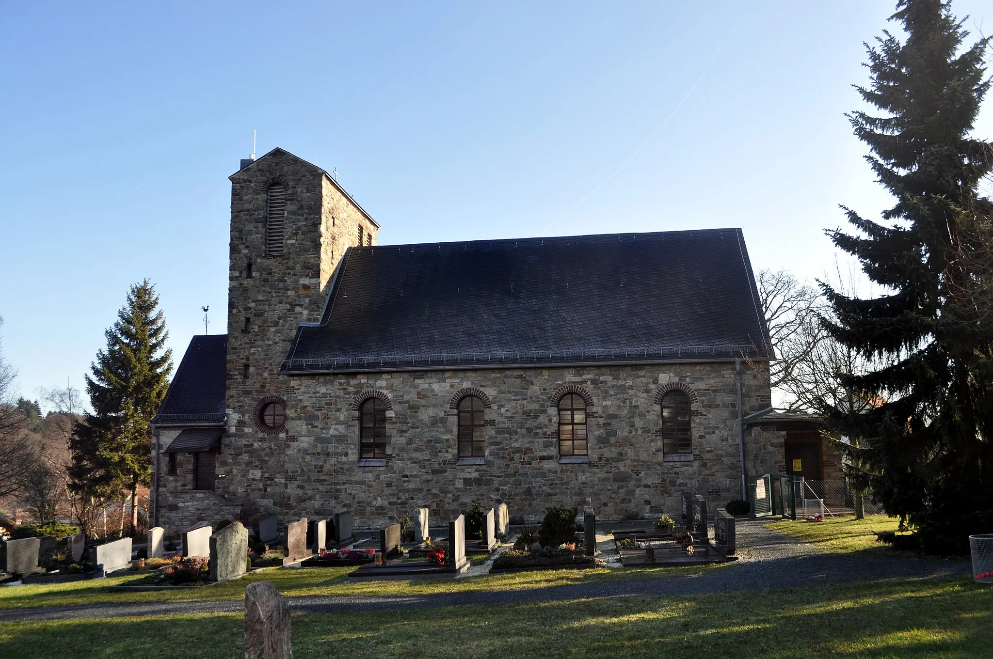 Photo showing: Denkmalgeschützte Katholische Kirche Maria Geburt in Altenhain, Seitenansicht