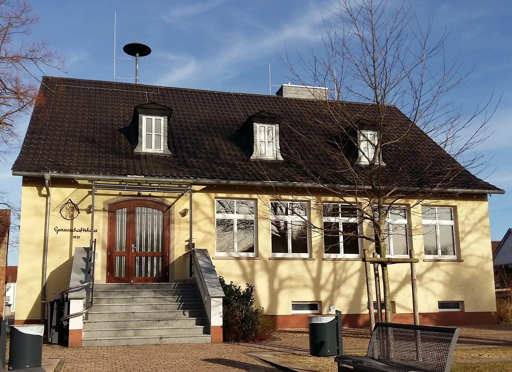 Photo showing: Dorfgemeinschaftshaus von Radheim, einem Ortsteil von Schaafheim, in der Ringstraße 37.