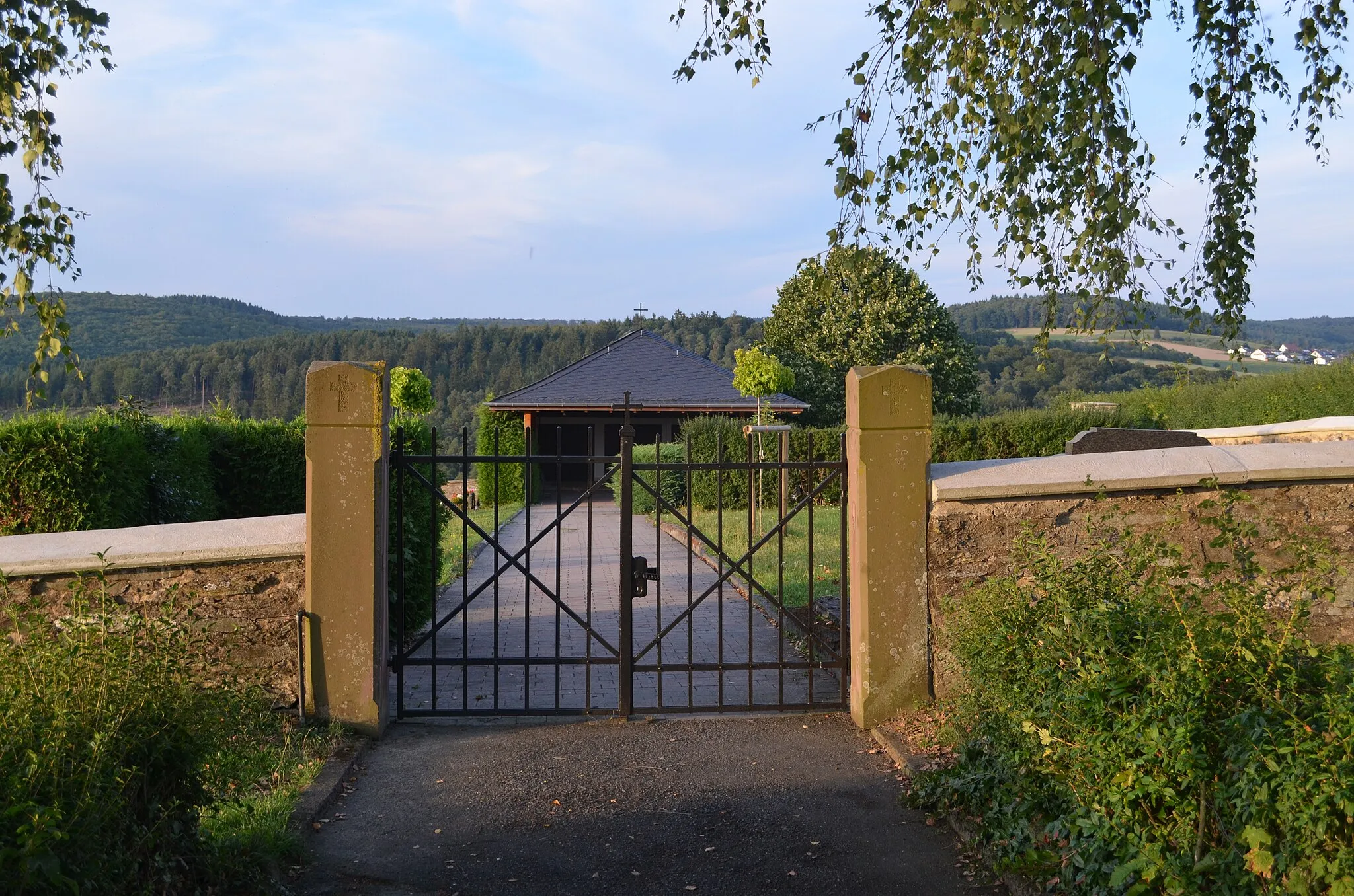 Photo showing: Heinzenberg, Friedhof, Tor