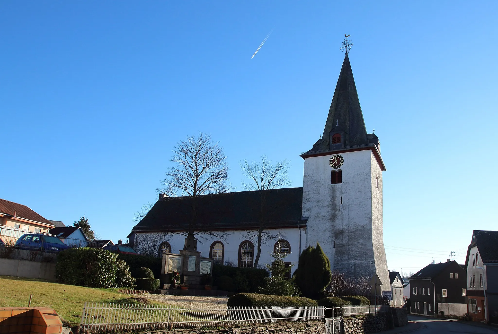 Photo showing: Evangelische Kirche in Heidenrod-Kemel, ehemals St. Katharina Westturm aus dem 13. Jh., Schiff 1819 oder 1827, Chor um 1843 erneuert.