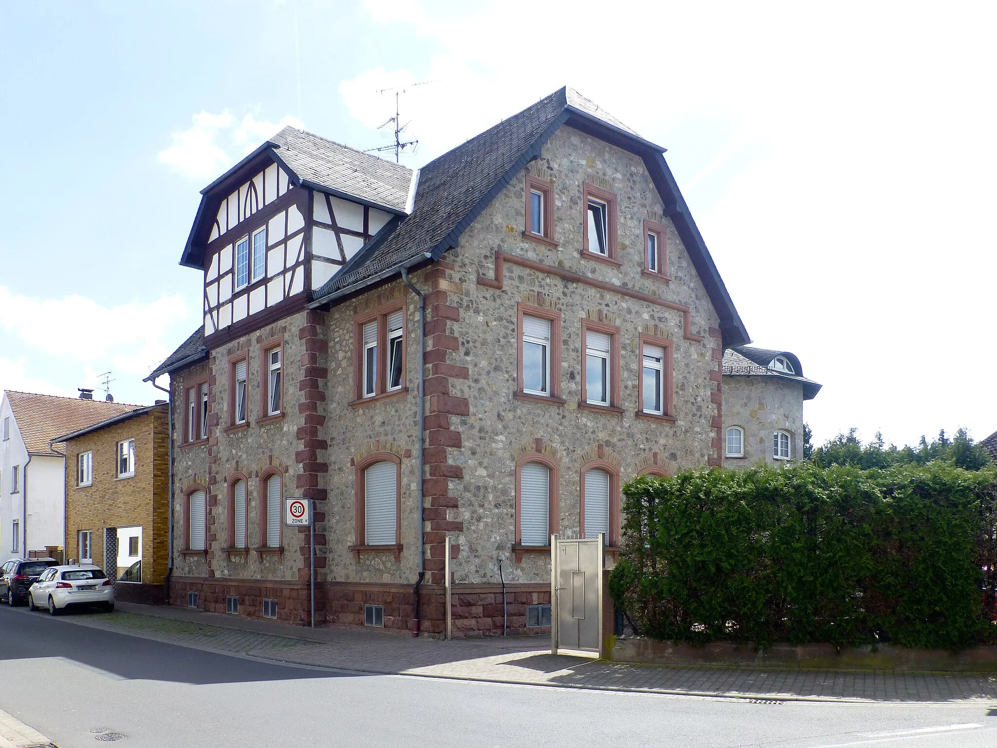 Photo showing: Wohnhaus im Breuberger Weg 1 in Babenhausen-Langstadt