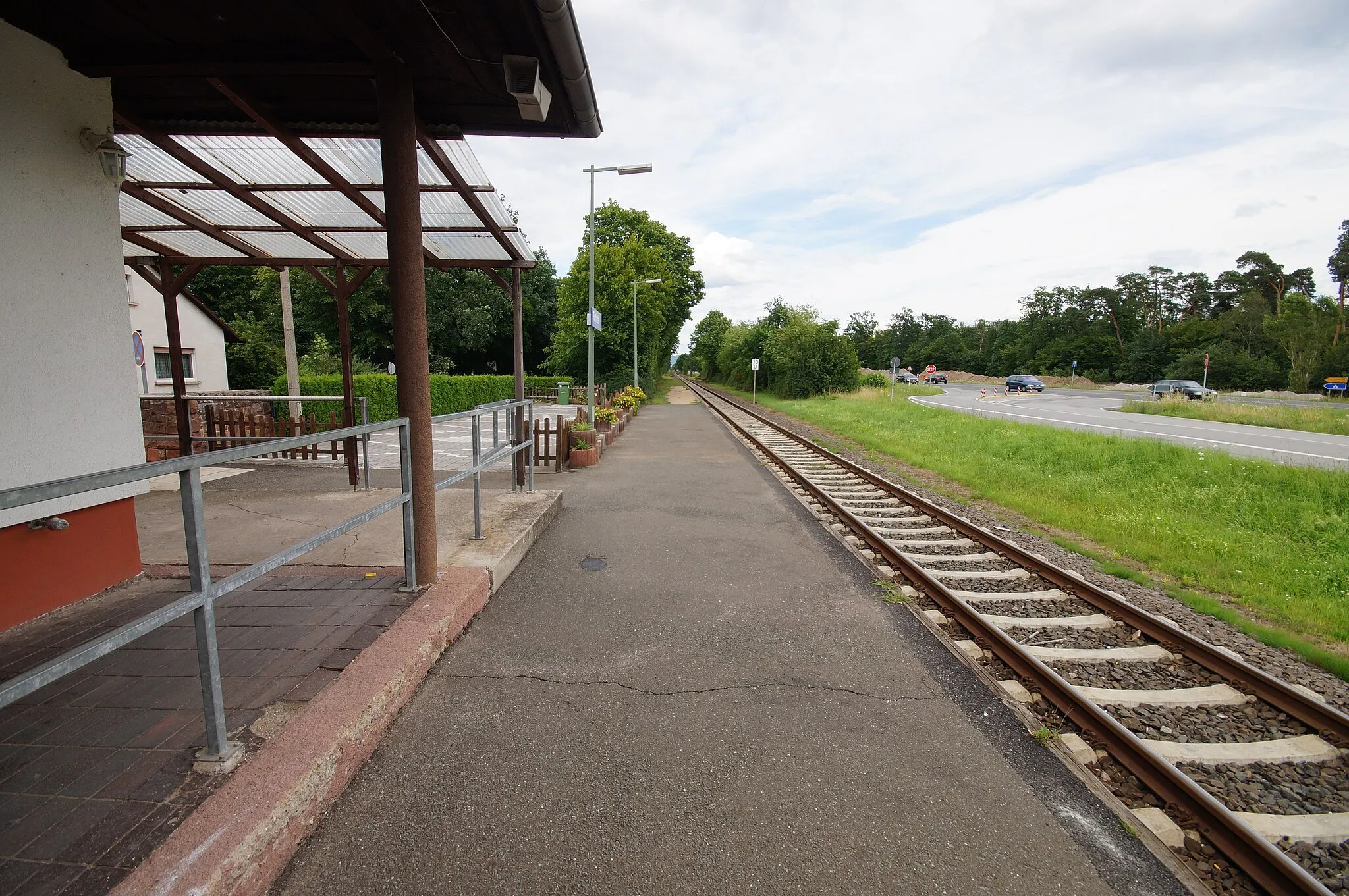 Photo showing: Bahnsteig des Haltepunkts Riedrode in Bürstadt-Riedrode