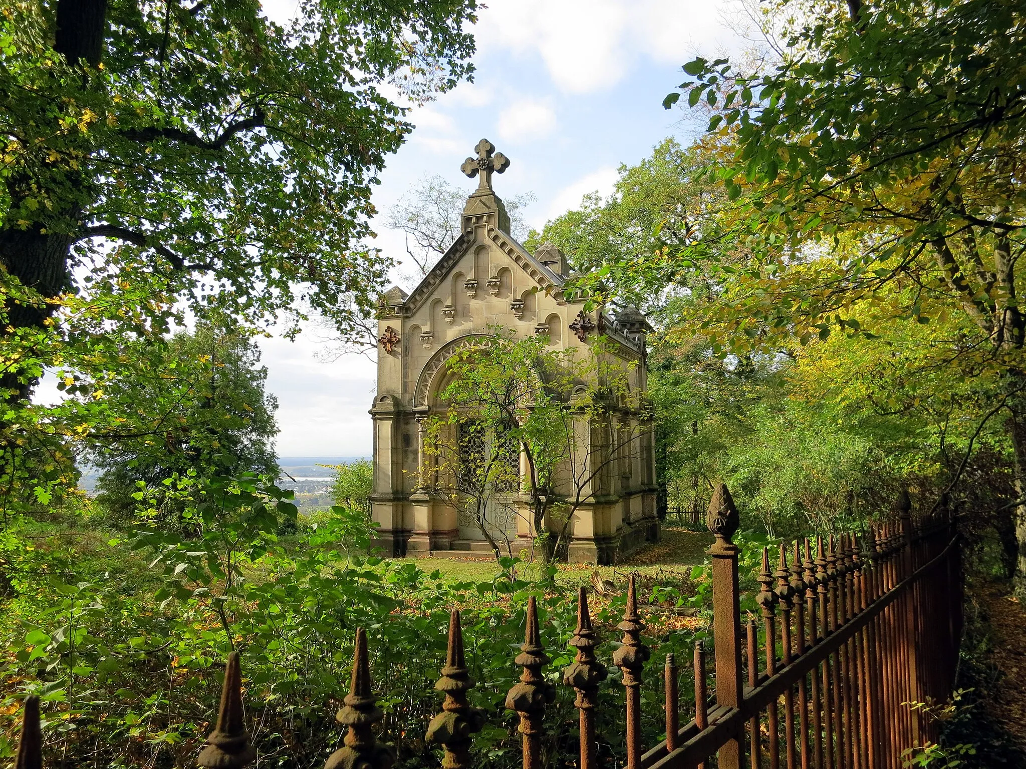 Photo showing: Mausoleum