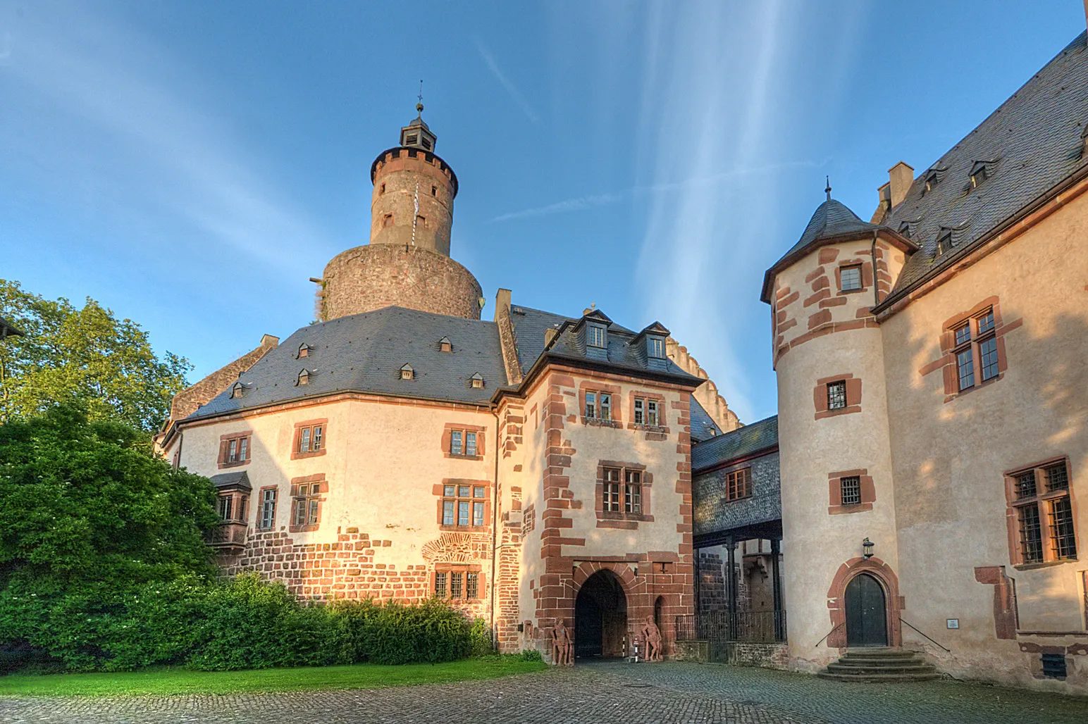 Photo showing: Das Schloss Büdingen - äußerer Schlosshof , Hessen, Deutschland.