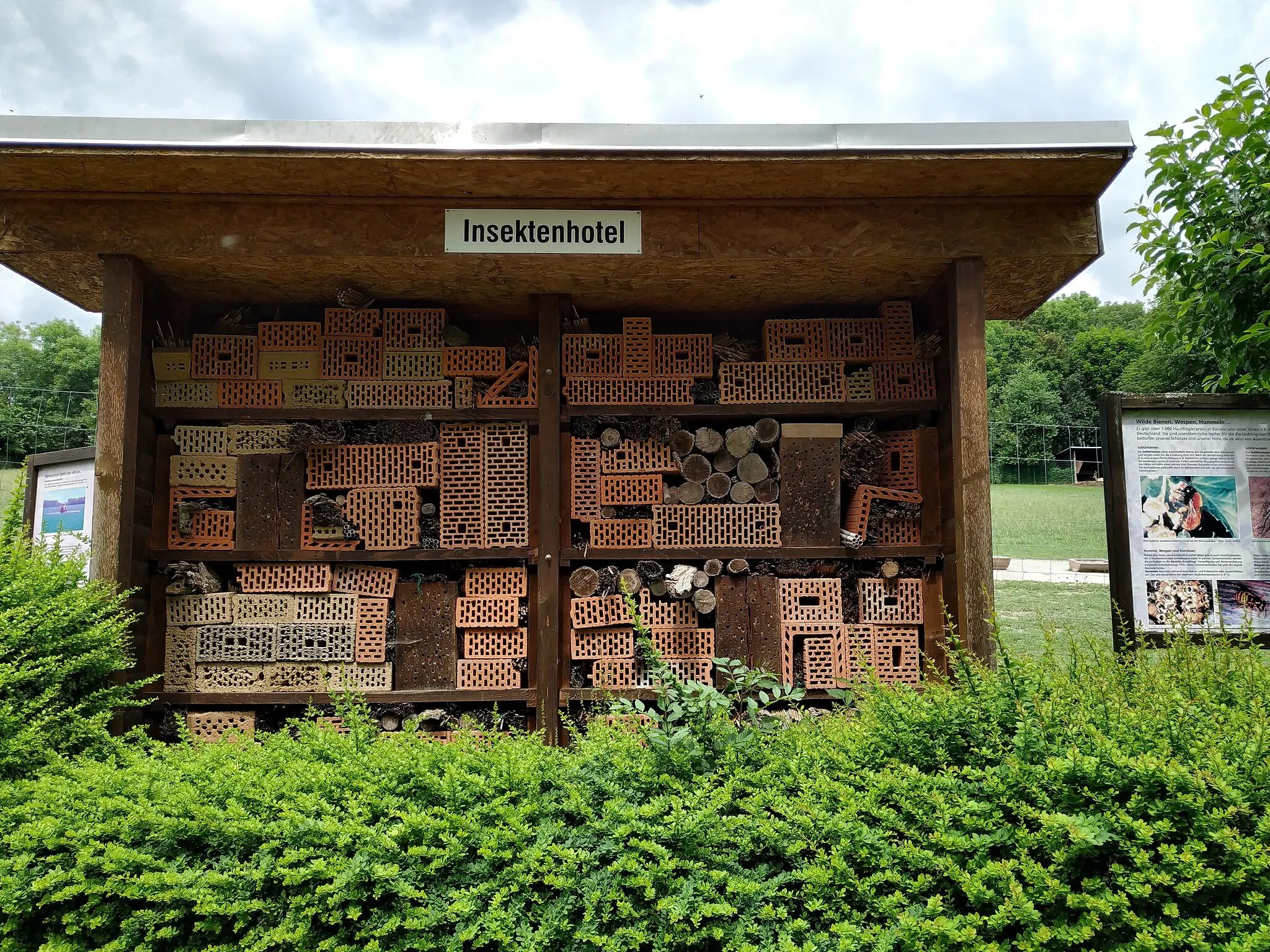 Photo showing: Insektenhoten im Opel-Zoo in Kronberg im Taunus, Hochtaunuskreis