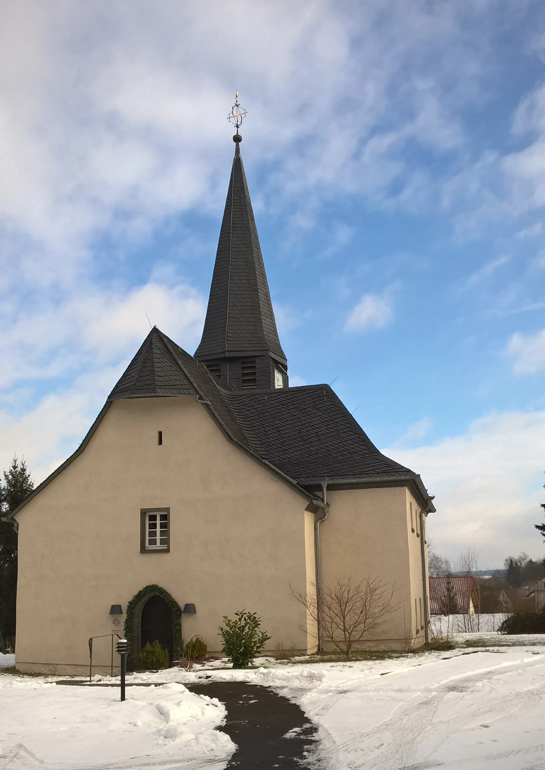 Photo showing: Evangelische Kirche Flensungen, Gemeinde Mücke, Vogelsbergkreis, Hessen, Deutschland