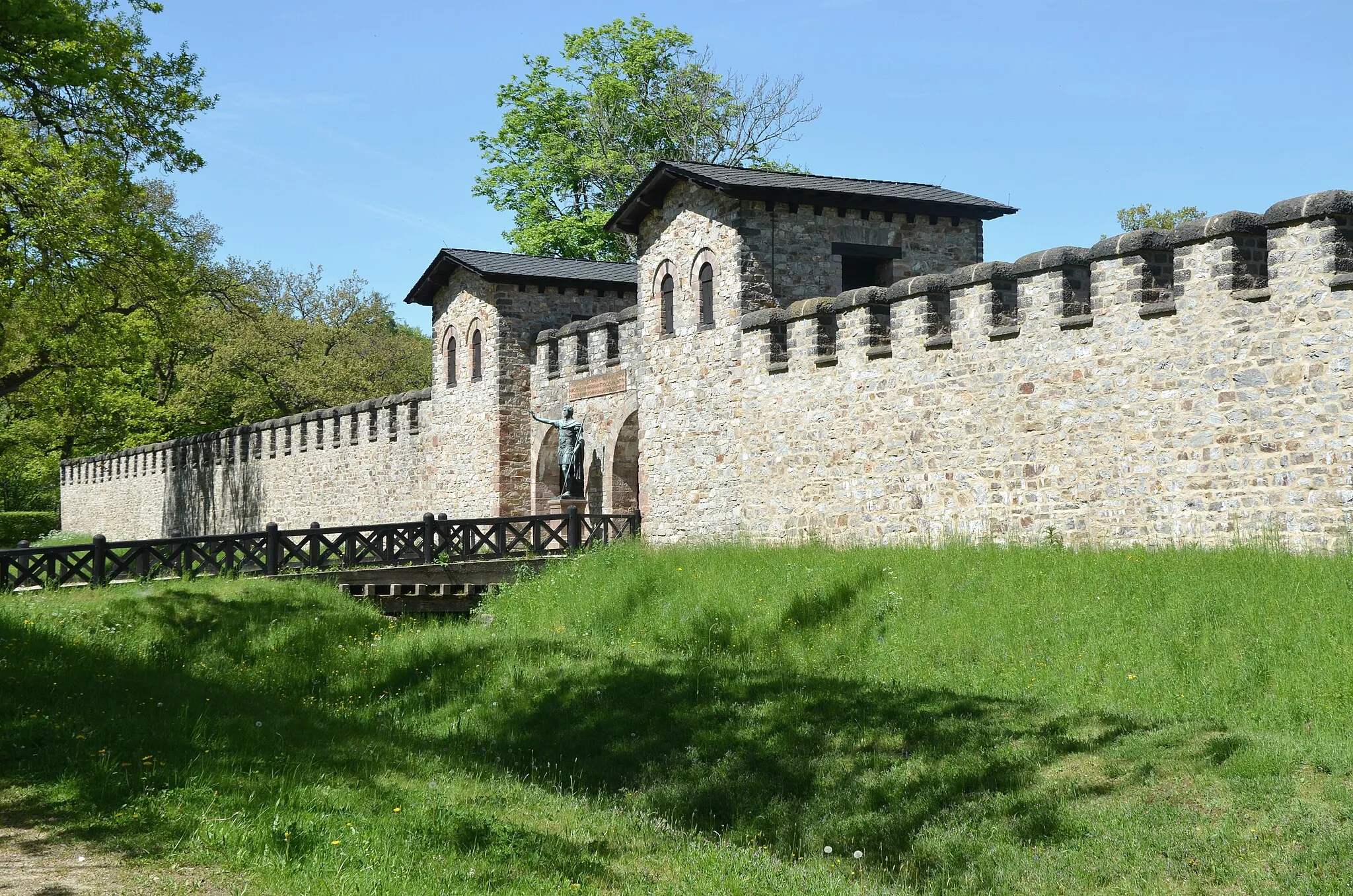 Photo showing: The Porta Praetoria (Main Gate), Saalburg Roman Fort, Limes Germanicus, Germania (Germany)