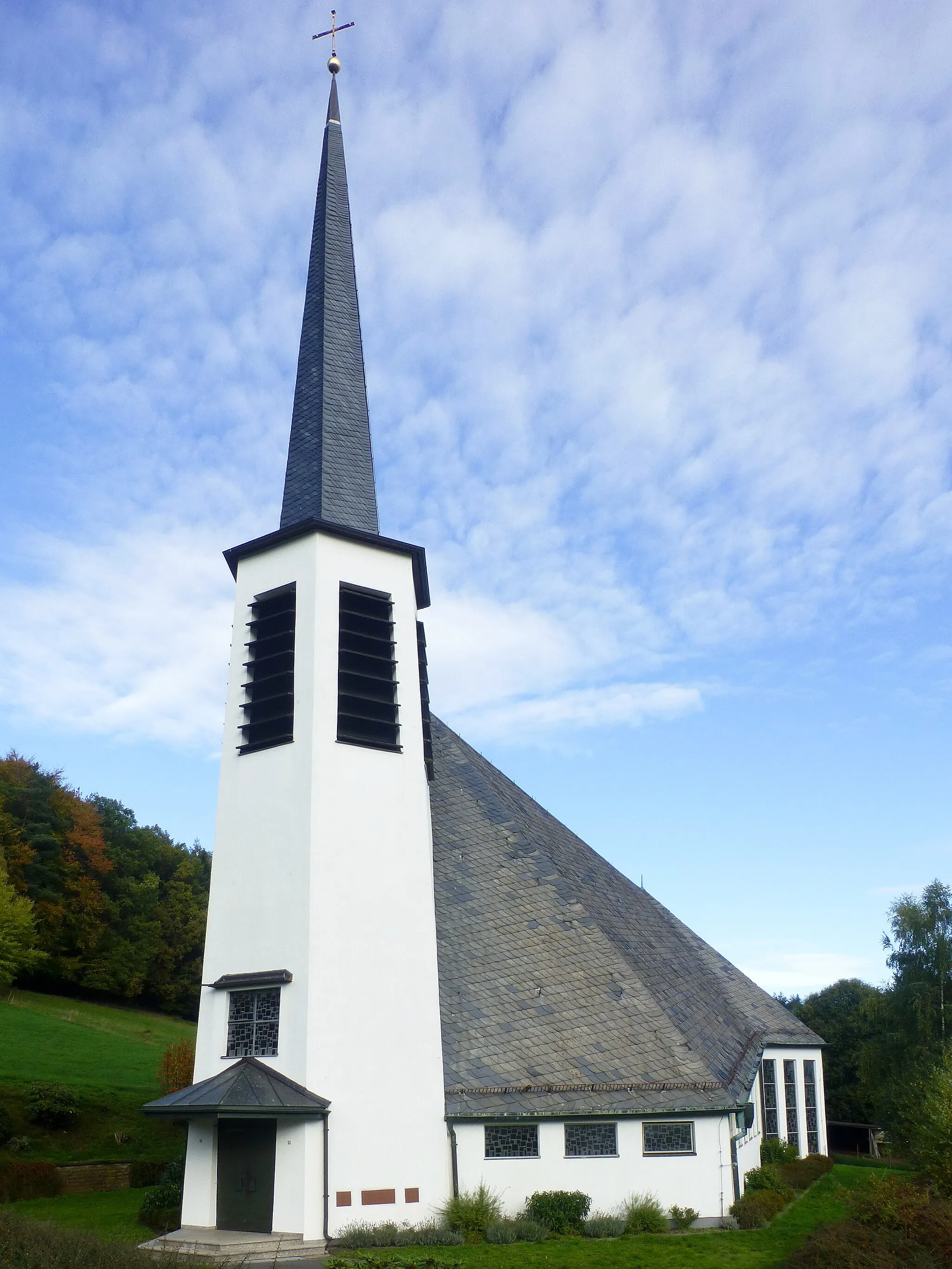 Photo showing: Dreifaltigkeitskirche in Kocherbach, einem Ortsteil von Wald-Michelbach