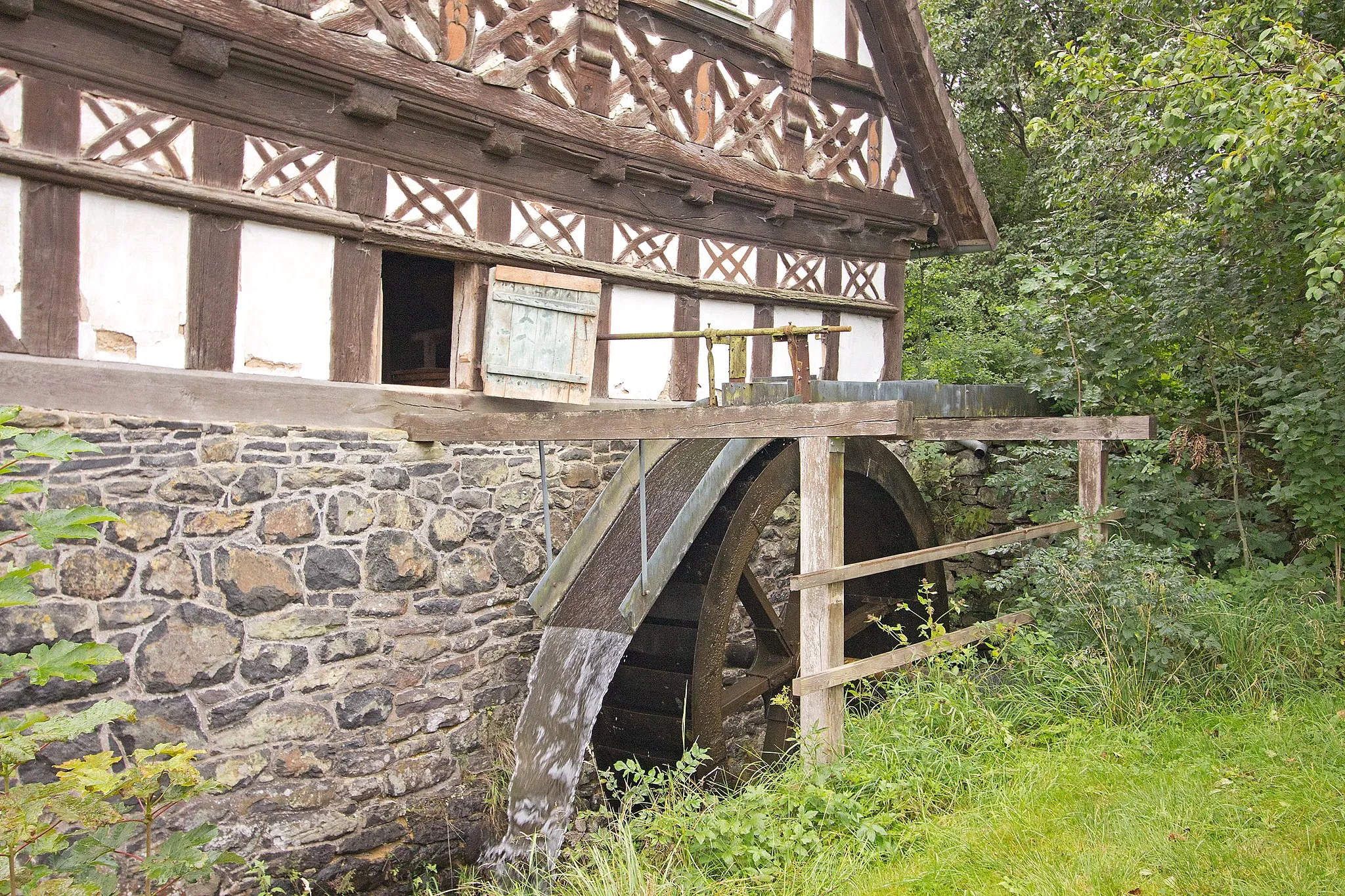 Photo showing: Wasserrad der Teufelsmühle in Ilbeshausen im Vogelsberg.