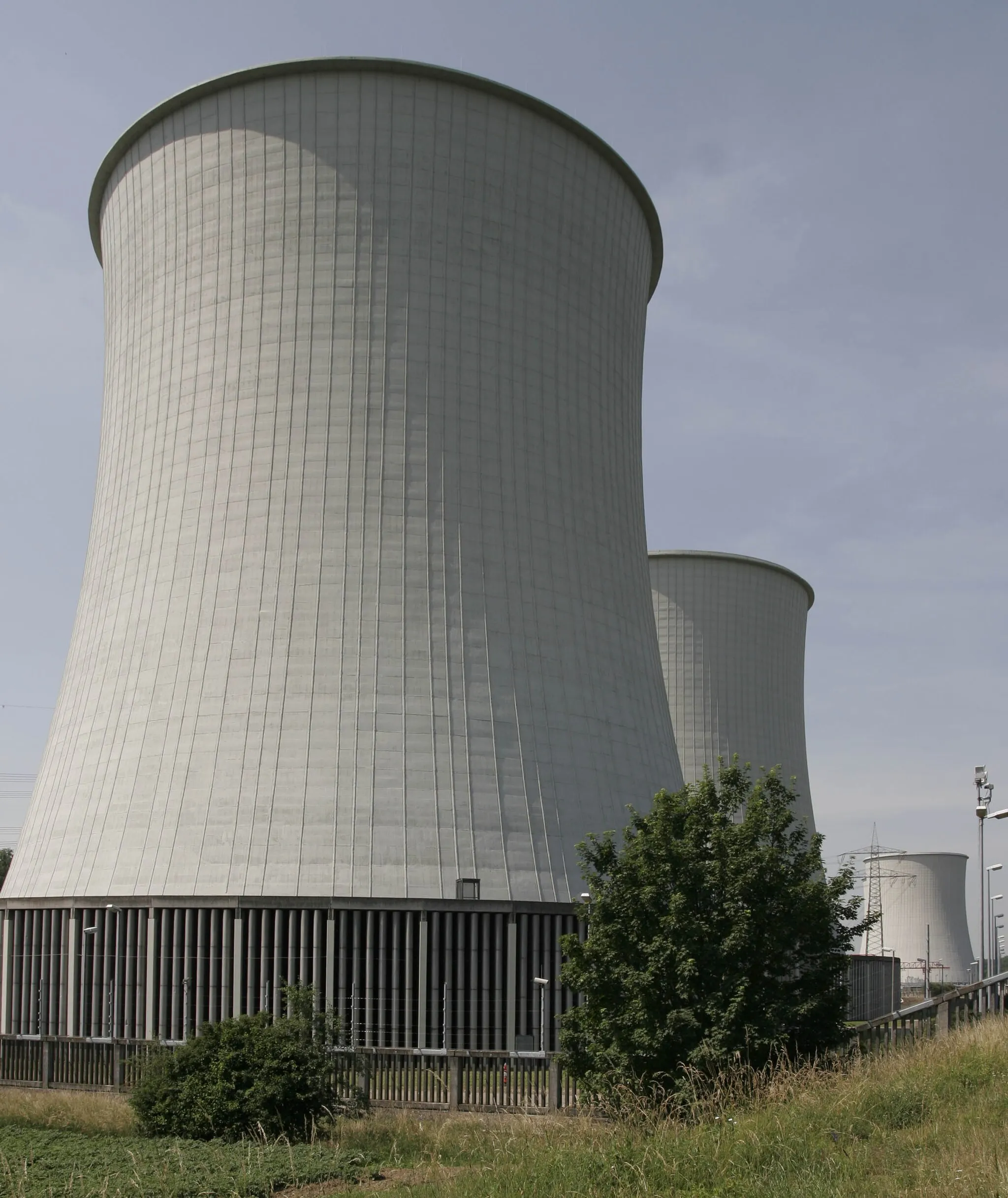 Photo showing: Biblis Nuclear Power Plant (Germany), cooling towers from block A seen from North-West.