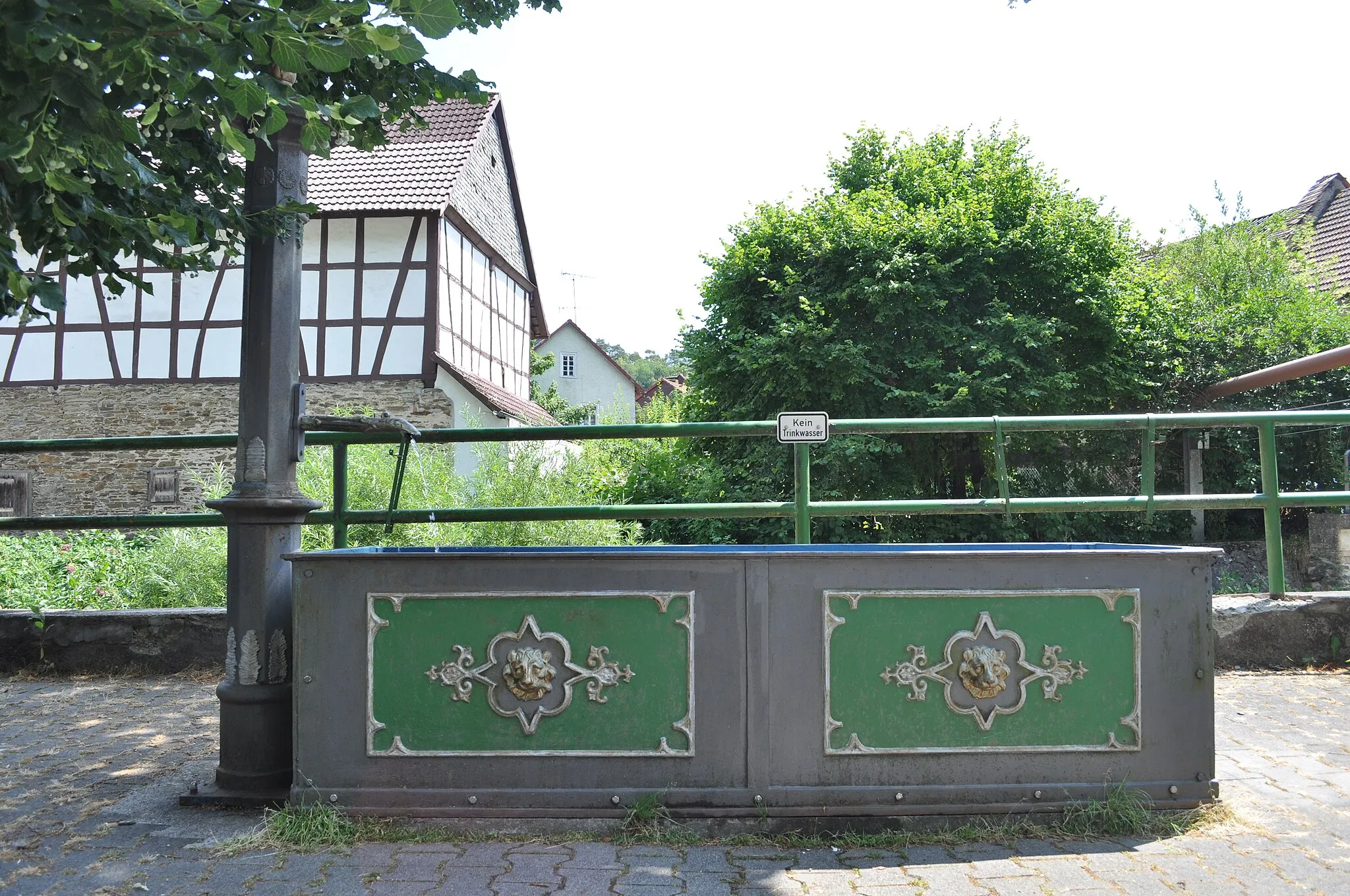 Photo showing: Gusseiserner Brunnen in Rod an der Weil