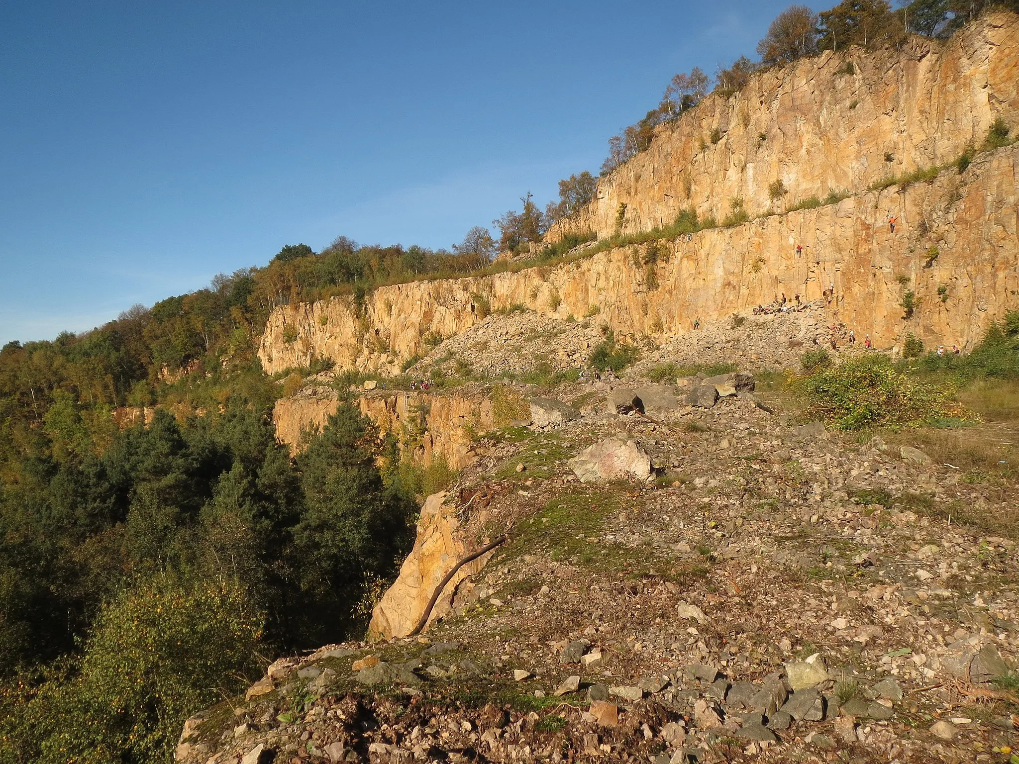 Photo showing: Blick über den Steinbruch Schriesheim (Ebene drei), nach Norden