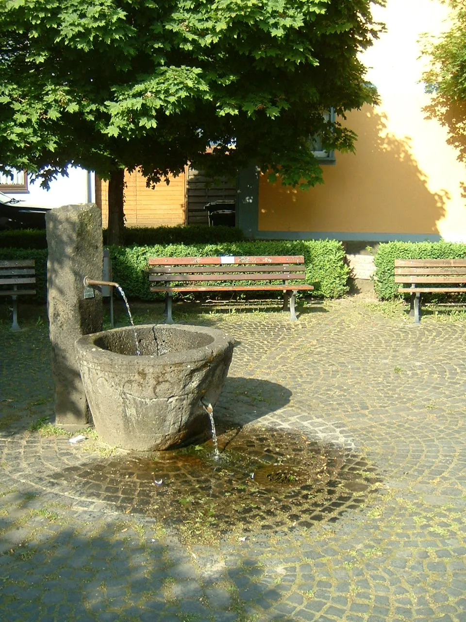 Photo showing: Frankfurt-Nieder-Erlenbach Bürgerbrunnen (ehemaliges Taufbecken) errichtet 1994