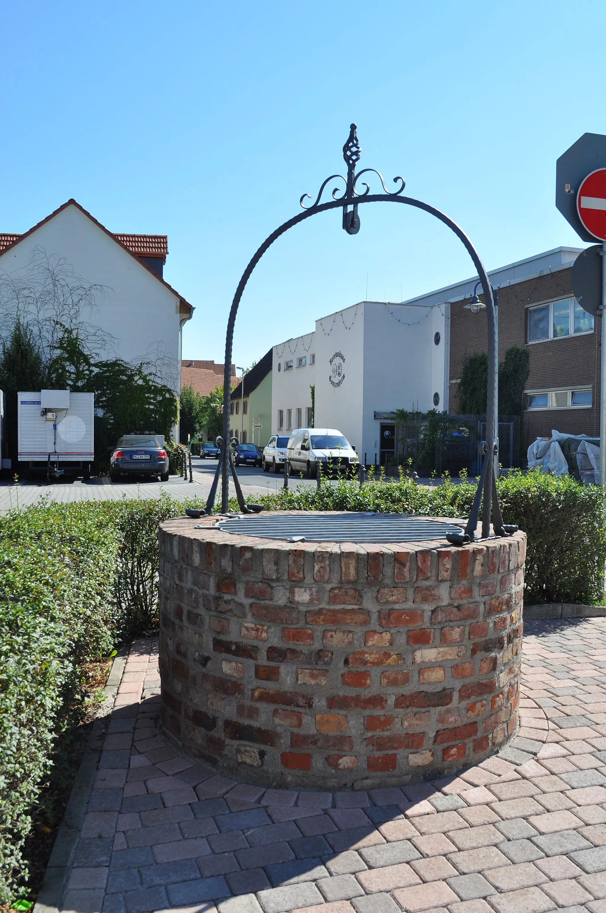 Photo showing: Brunnen in Gonzenheim vor dem Vereinshaus