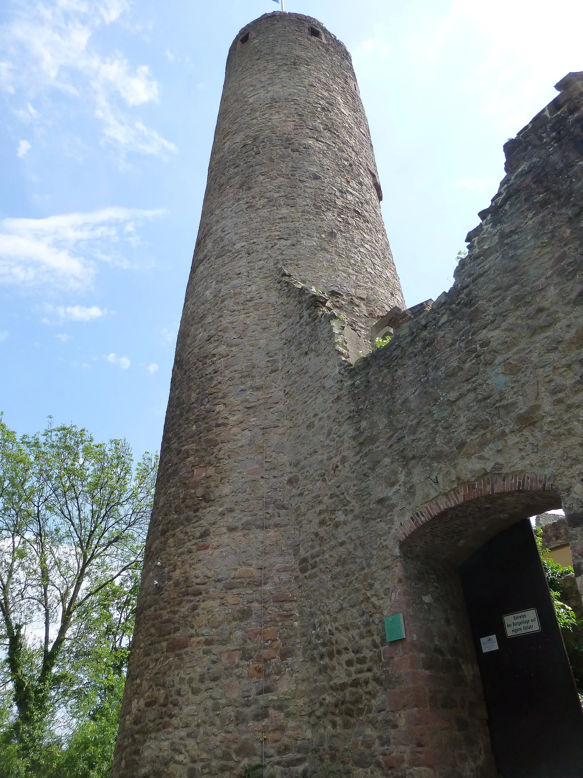 Photo showing: Bergfried Burg Windeck