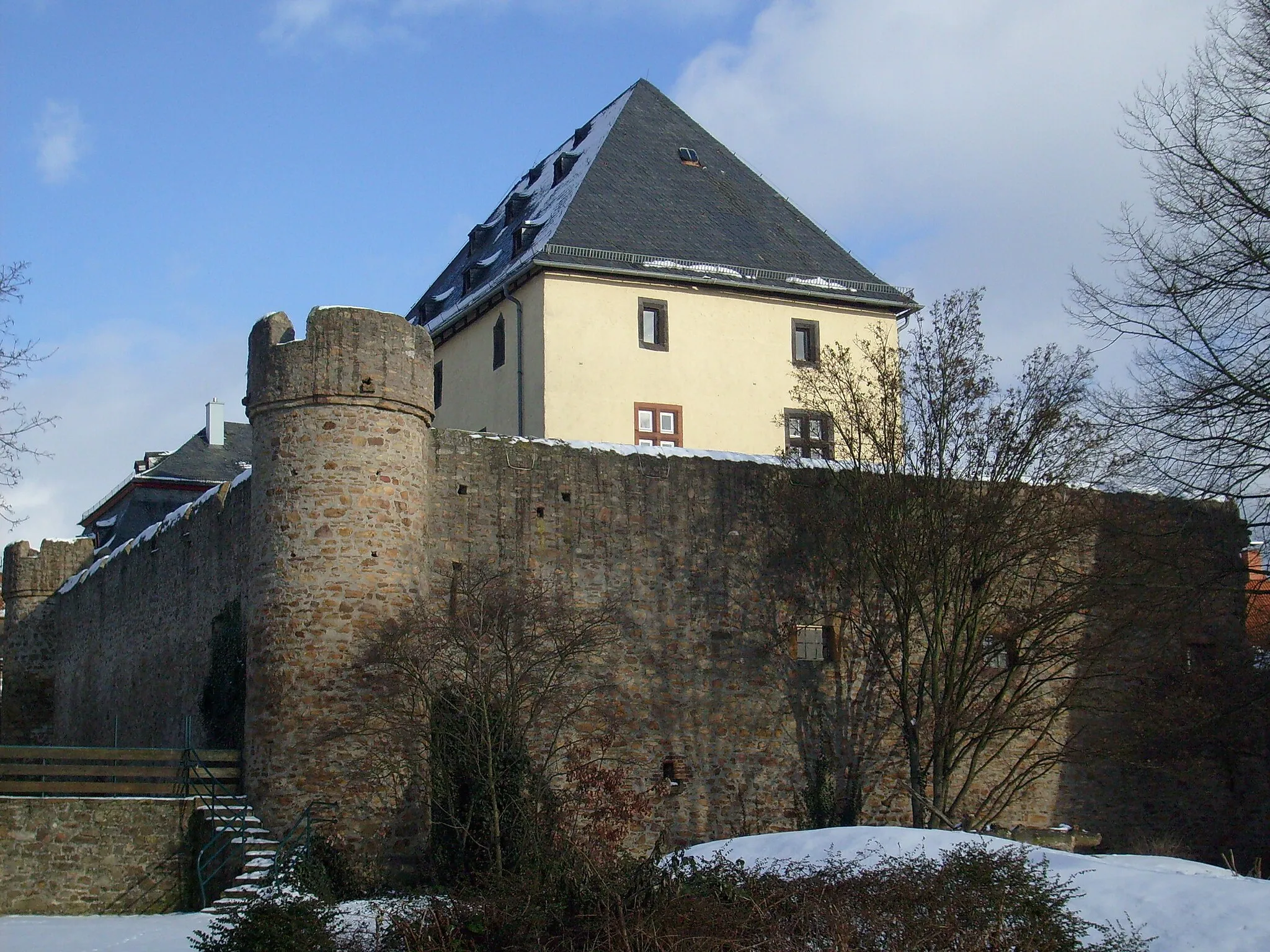 Photo showing: Burg Rockenberg (fotografiert aus Richtung Westen)