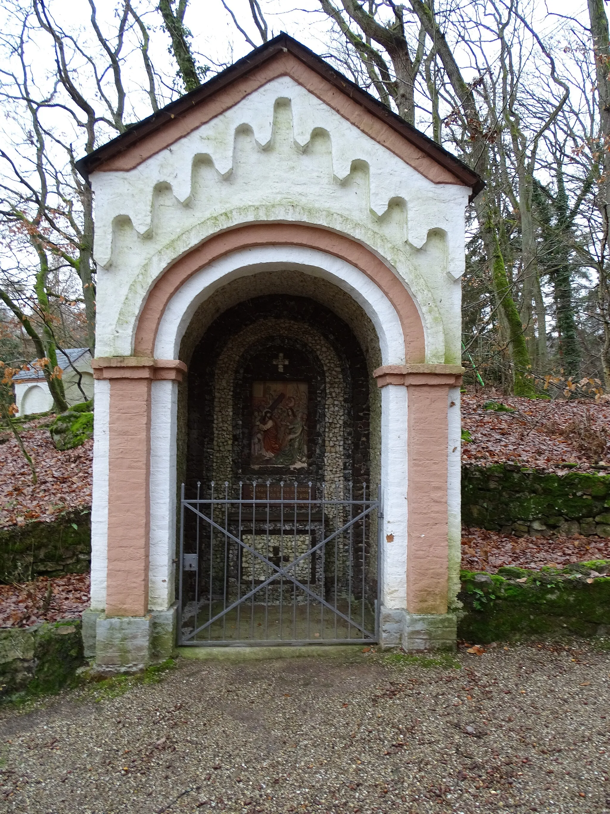 Photo showing: 4. Station der sieben Schmerzen Mariens: Jesus begegnet seiner Mutter auf dem Kreuzweg