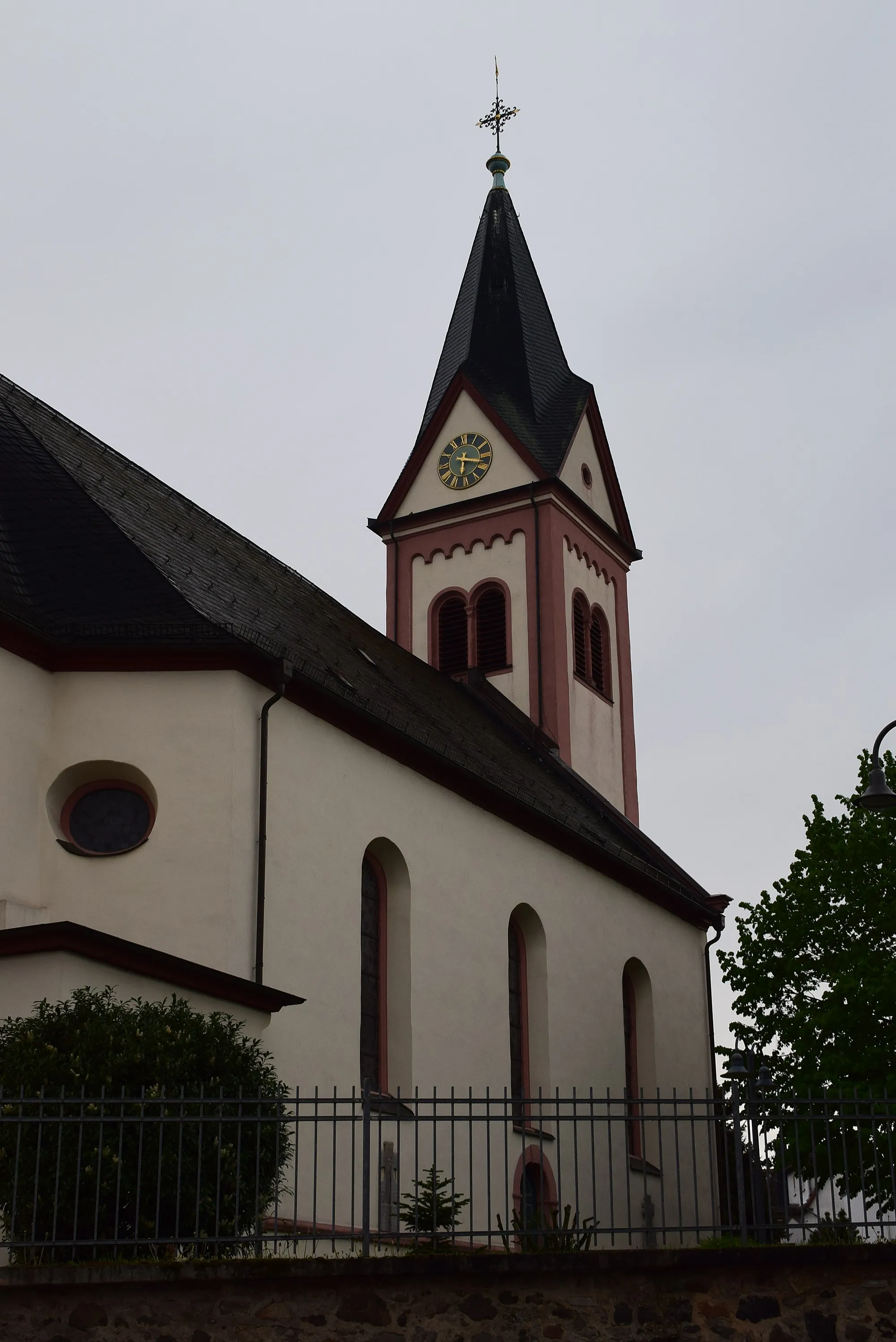 Photo showing: St. Stephanus church in Ober-Wöllstadt