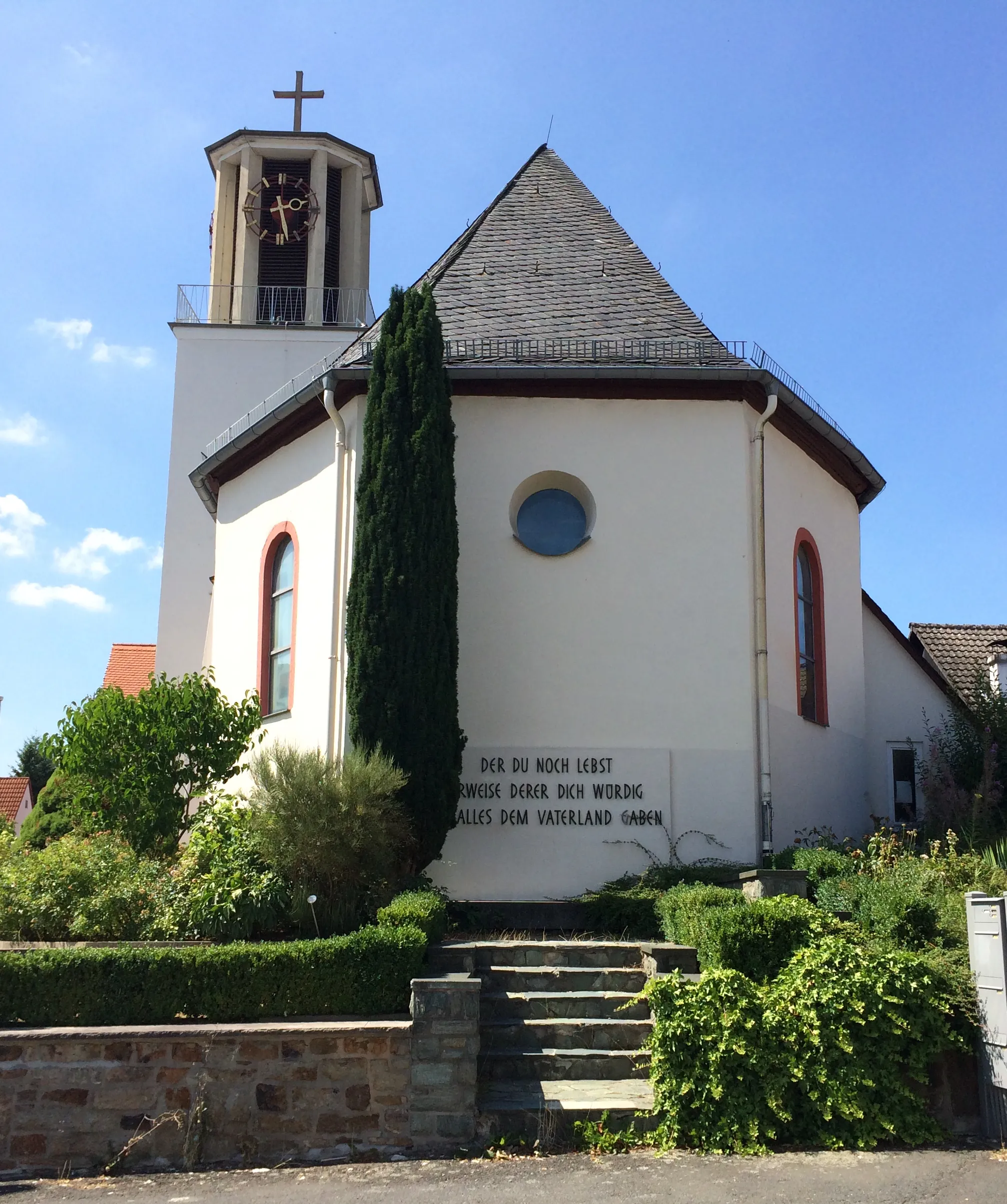 Photo showing: Evangelische Kirche Oberstedten. Hier fanden die ersten Konzerte der Reihe Klassik im Taunus statt.