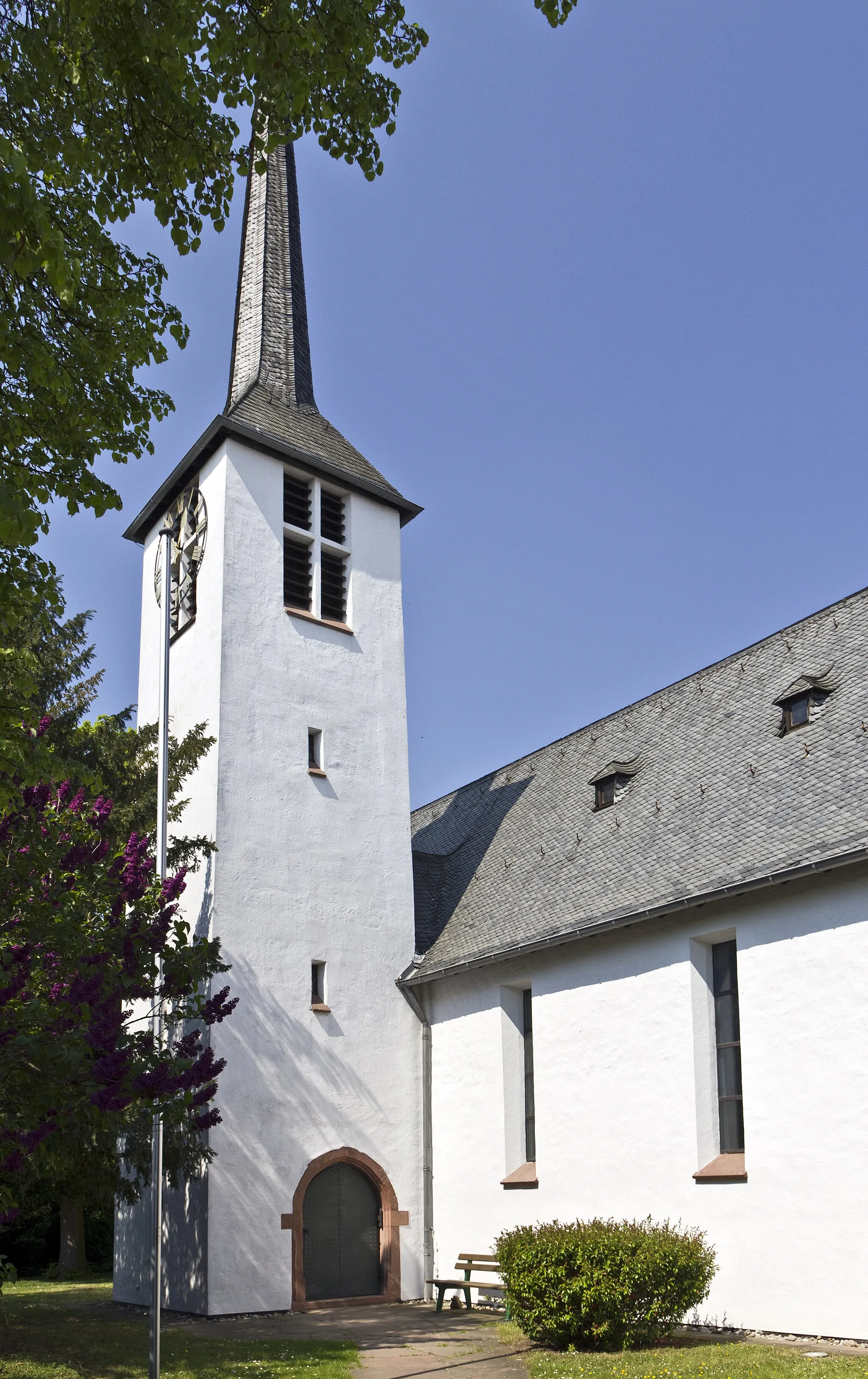 Photo showing: Rüsselsheim, Stadtteil Königstädten, evangelische Kirche