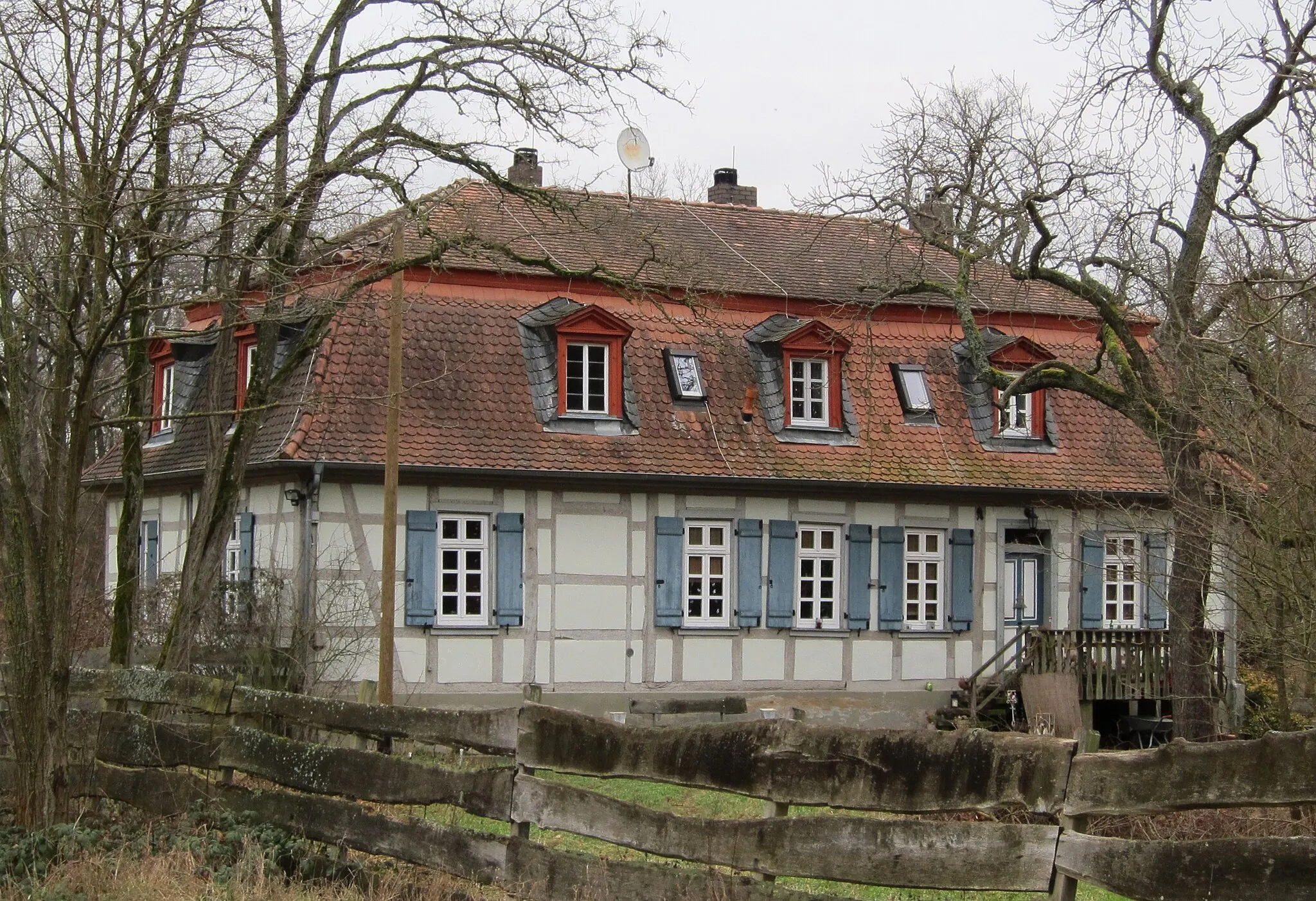 Photo showing: Forsthaus Wiesental bei Mörfelden-Walldorf. Das Forsthaus der Revierförsterei Apfelbachbrücke ist der einzige noch erhaltene Pavillon der im Jahre 1725 errichteten Jagdhofanlage des Landgrafen Ernst-Ludwig (regierte von 1687 bis 1739 in Hessen-Darmstadt).