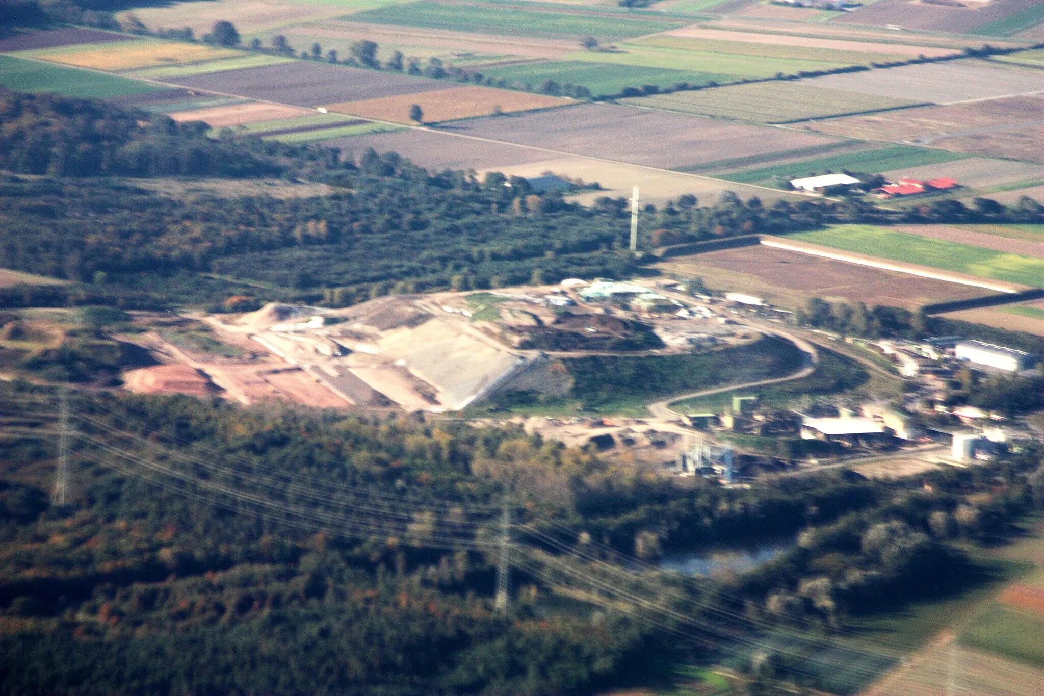 Photo showing: 1 Flug von Frankfurt/Main nach Sofia; Start 10:12 MEZ; Landung 13:06 MEZ; Oktober 2010. Riedwerke Kreismülldeponie, Auf der Hardt 1, 64572 Büttelborn