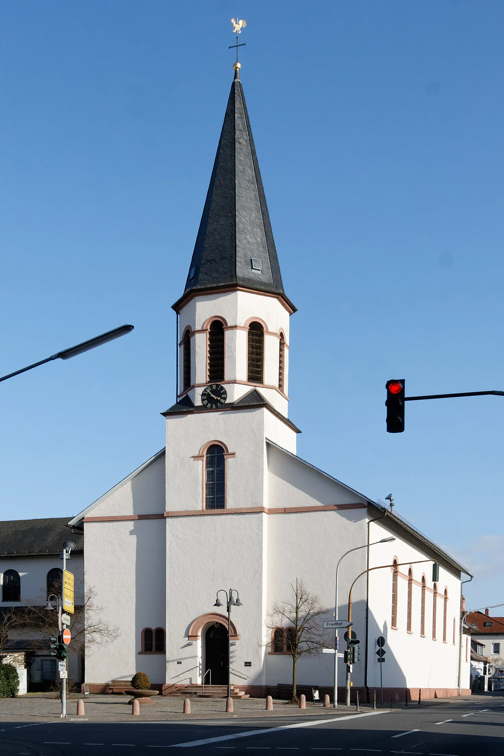 Photo showing: Katholische Pfarrkirche St. Gallus in Urberach, einem Stadtteil von Rödermark. Klassizistische Saalkirche, erbaut 1821–23, umgebaut 1878/79, erweitert 1955/56.