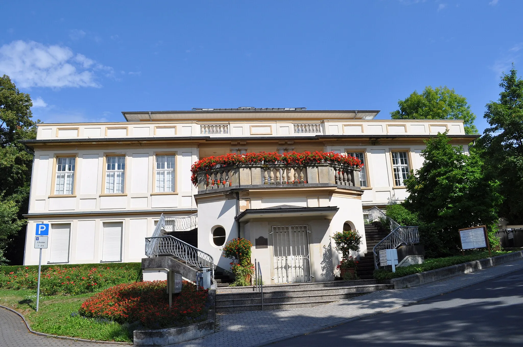 Photo showing: Medico-Palais in Bad Soden am Taunus. Das Medico-Palais ist da Kurmittelhaus der Stadt. 1912 wurde das Haus für Sodener Kurärzte von der Firma Phillip Holzmann erbaut. Es war damas das größe Inhalatorium Europas.