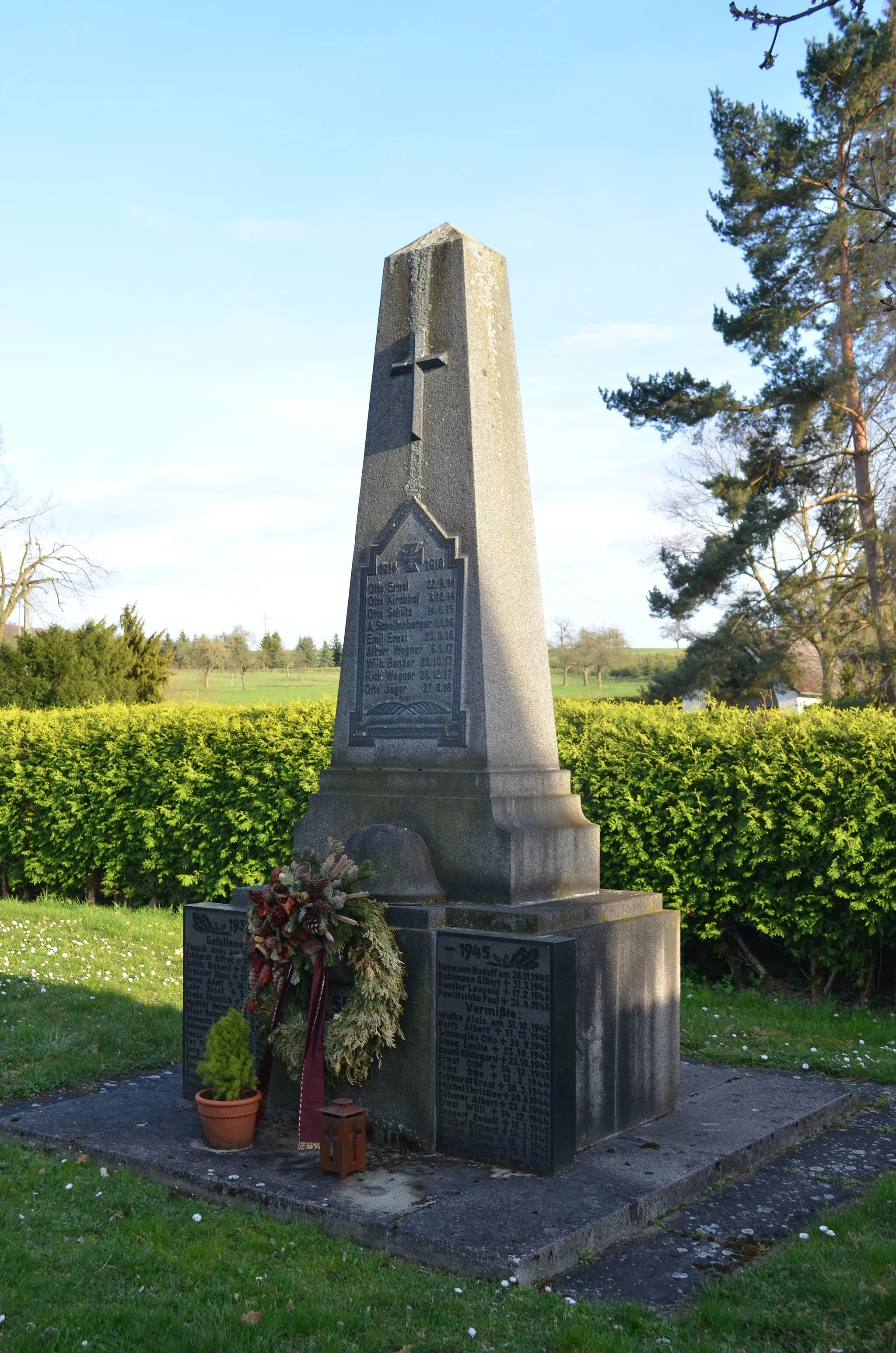 Photo showing: Westerfeld, Friedhof, Ehrenmal