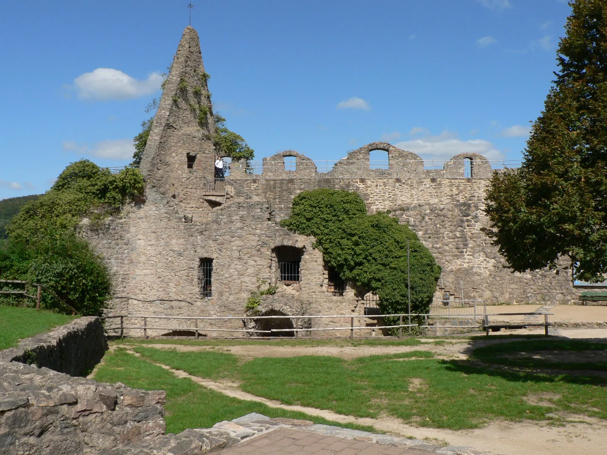 Photo showing: Ehemaliger Wohnbau von Burg Lindenfels