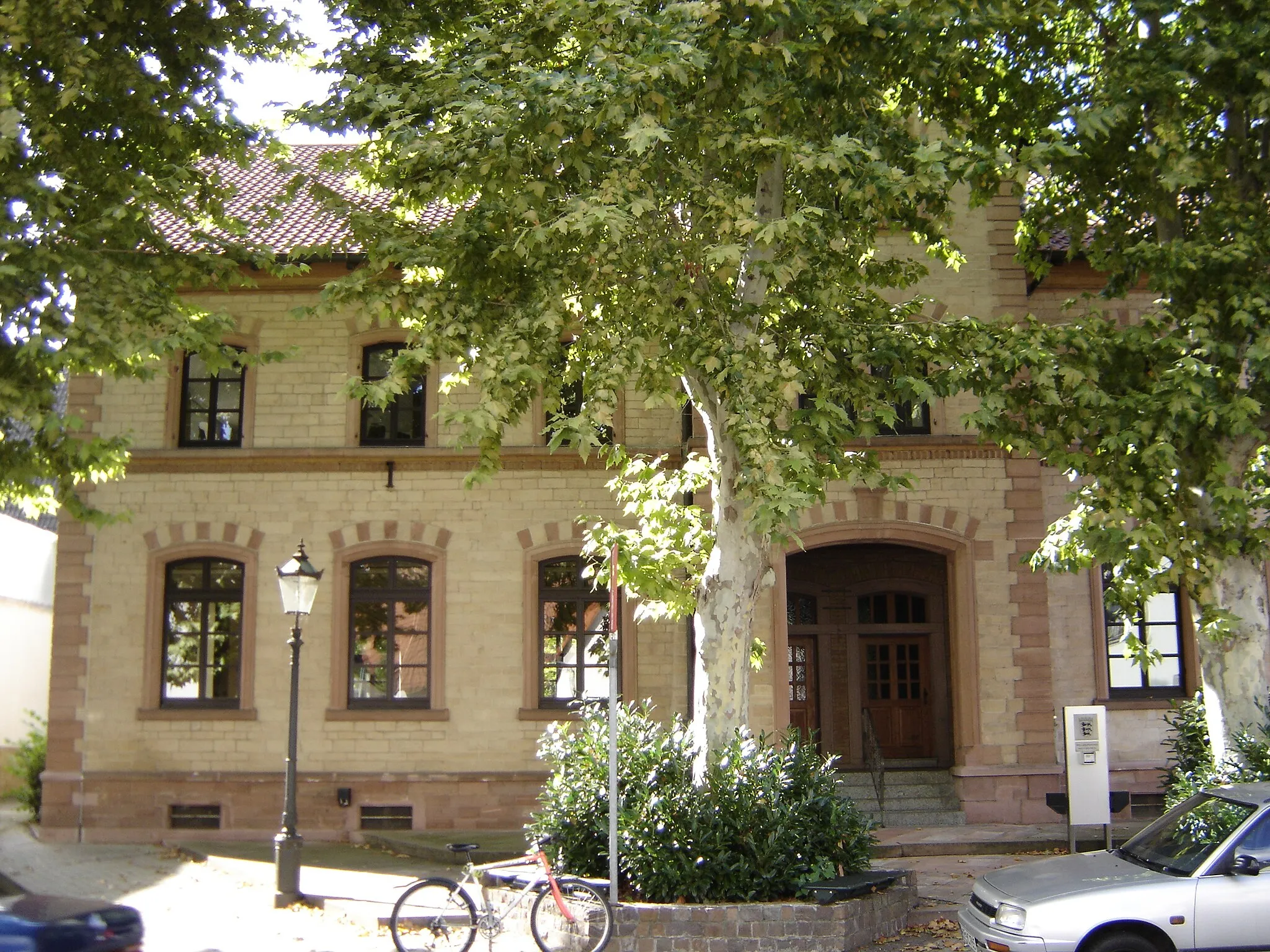 Photo showing: Old school building, Heddesheim, Germany