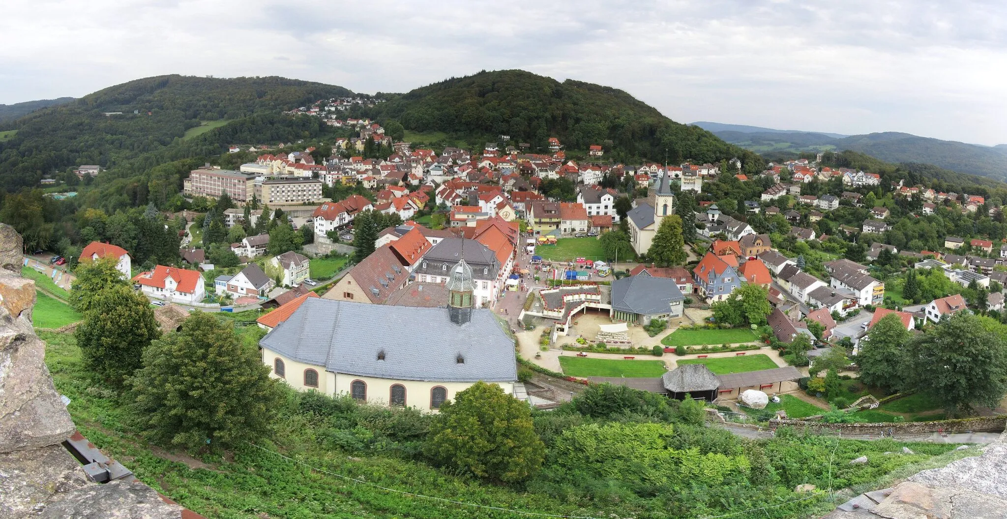 Photo showing: Germany / Odenwald / Village LIndenfels: view from the castle in the town