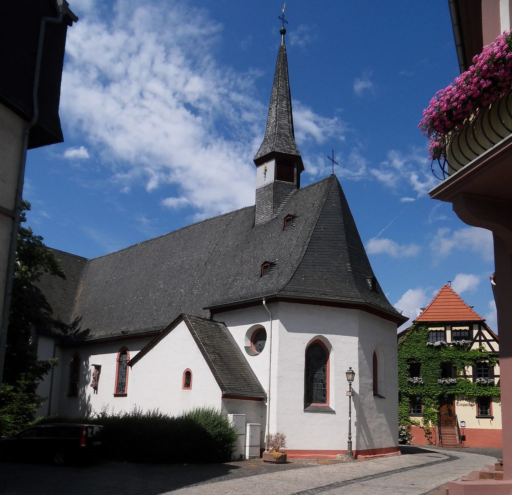 Photo showing: Katholische Pfarrkirche St. Johannes der Täufer in Niederwalluf in der Kirchgasse