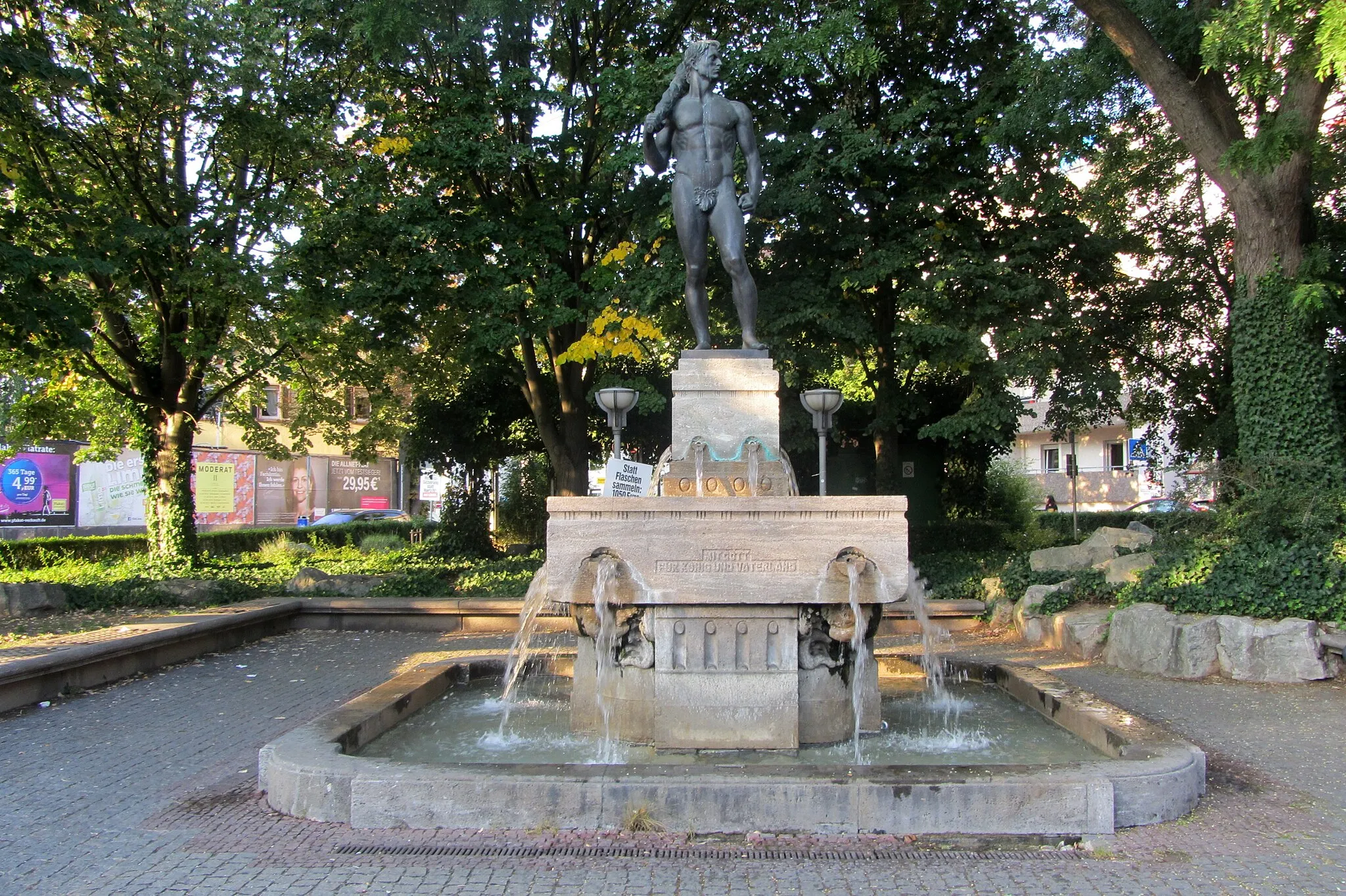 Photo showing: Der Weißer Stein Brunnen in Frankfurt Eschersheim