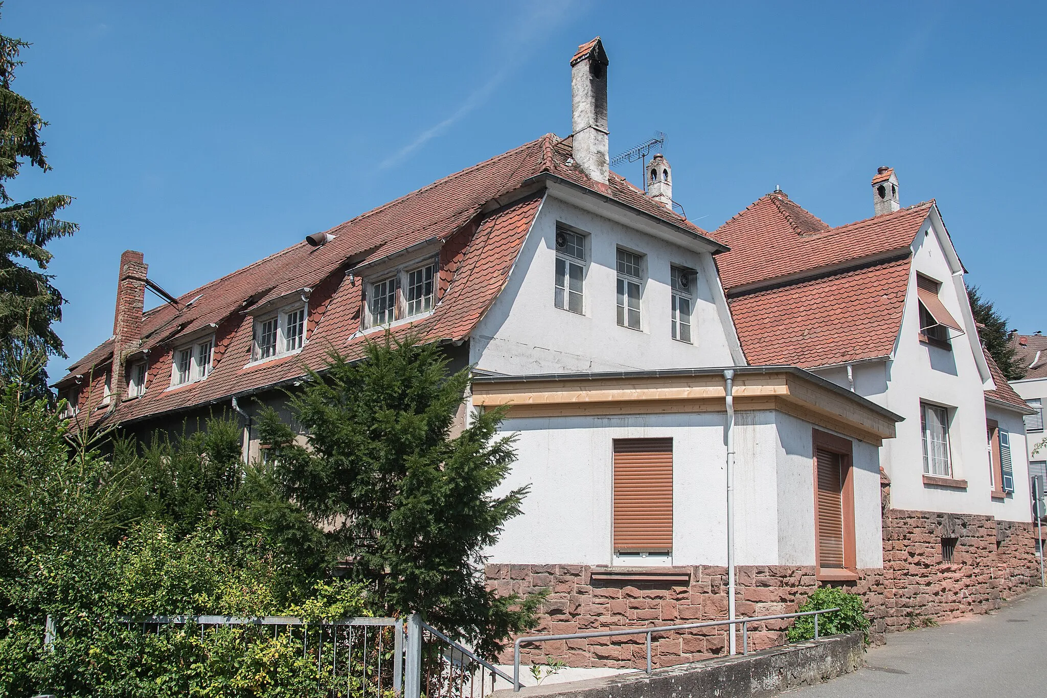 Photo showing: Denkmalgeschütztes Gebäude in Ober-Ramstadt, Nieder Ramstädter Str 18 Hinterhaus