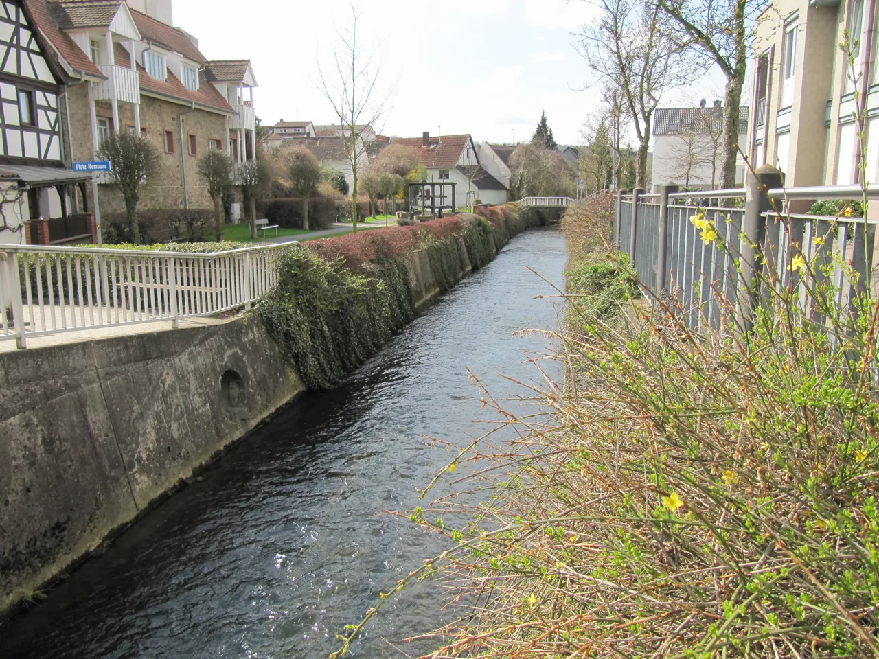 Photo showing: The Modau river in Nieder-Ramstadt,  Mühltal, Darmstadt-Dieburg County, Hesse, Germany