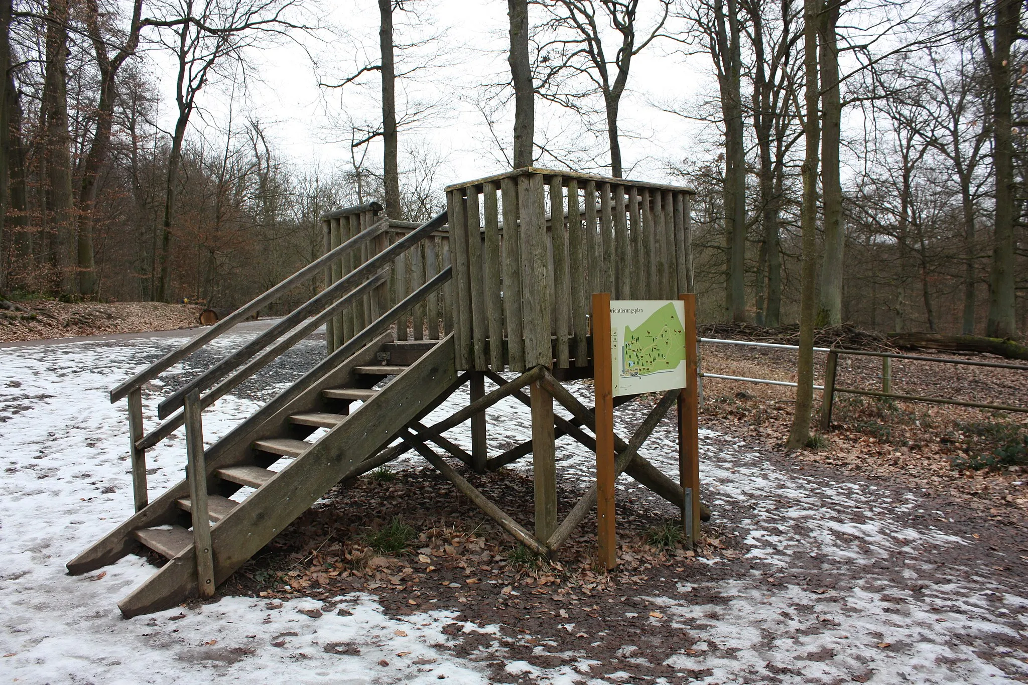 Photo showing: Aussichtsplattform im Tier- und Pflanzenpark Fasanerie Wiesbaden