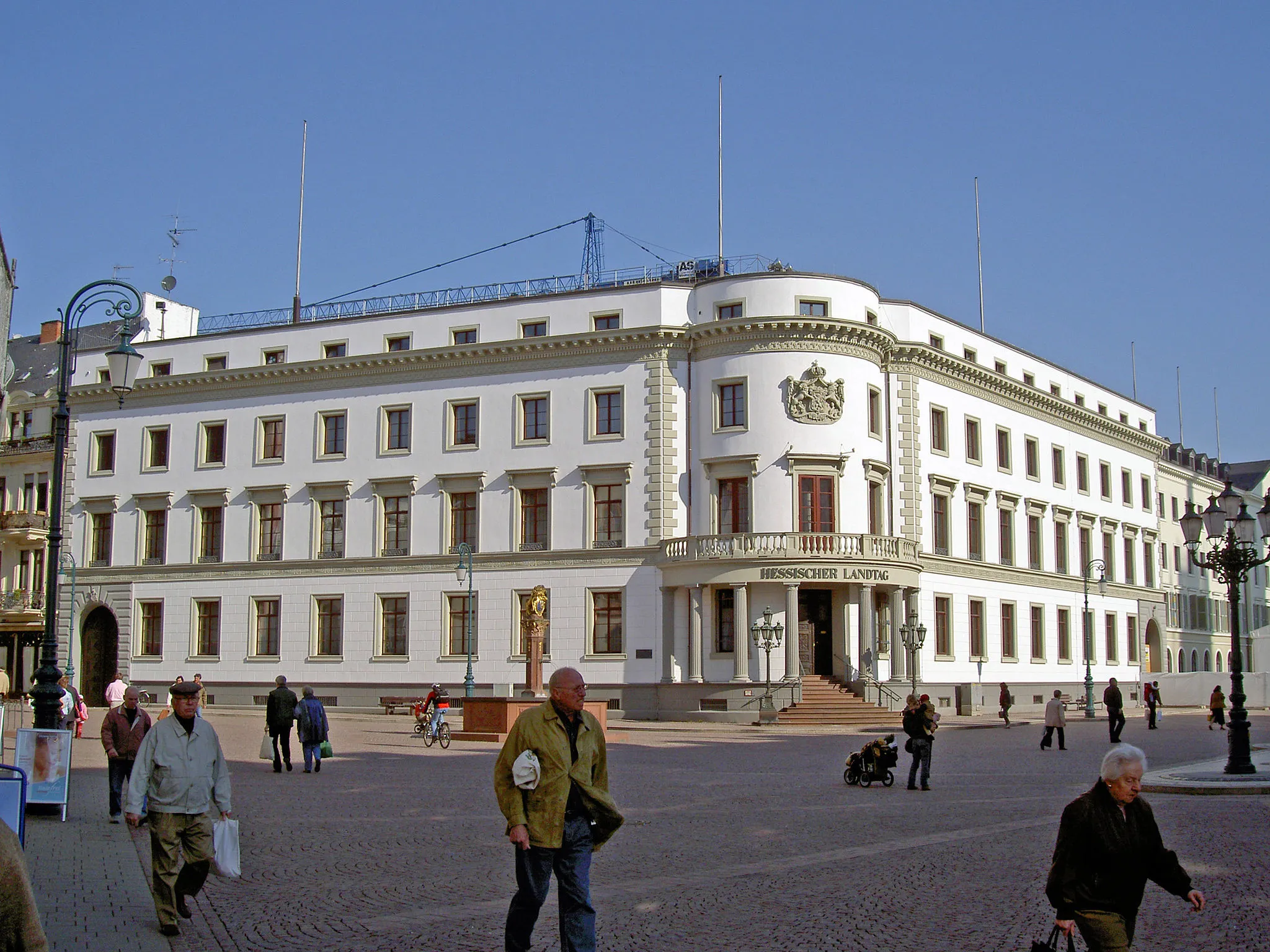 Photo showing: View over the palace square to the Ducal-Nassau city palace, the seat of the Hessian state parliament