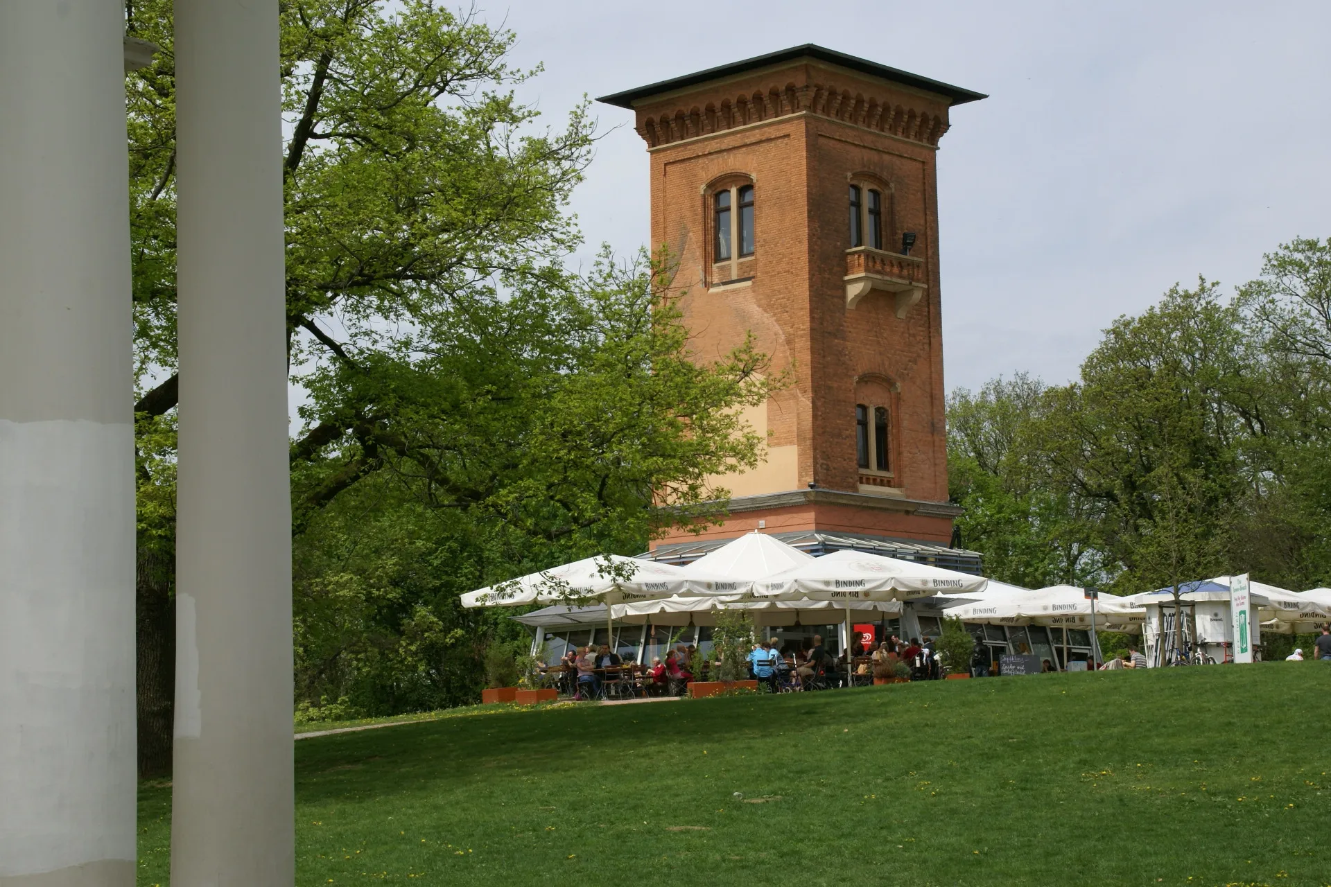 Photo showing: Tower of the former hotel at Neroberg (Nero Mountain) in Wiesbaden, Germany