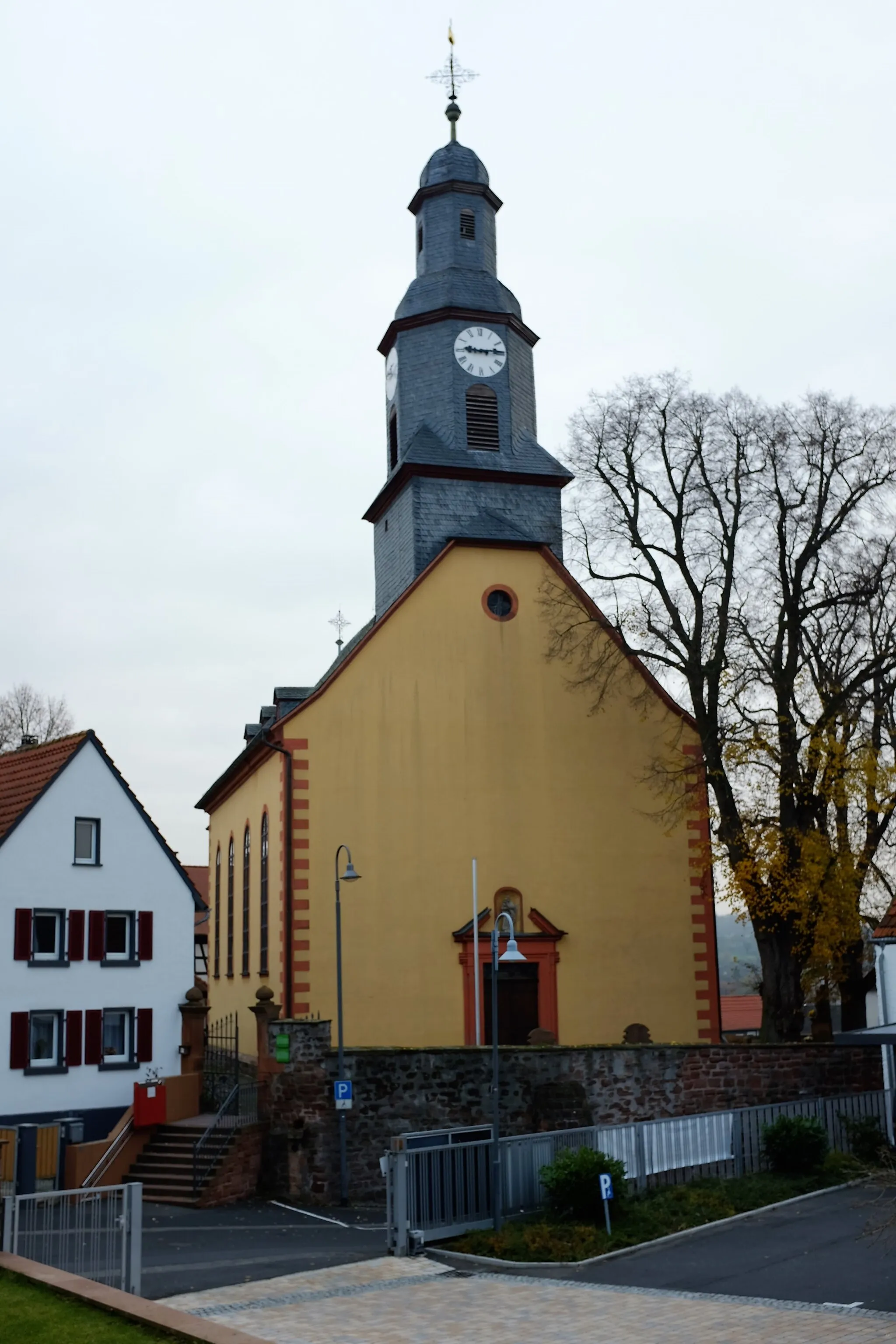 Photo showing: Kath. Kirche Mariä Verkündigung, Heldenbergen, Nidderau, Main-Kinzig-Kreis, Hessen, Deutschland