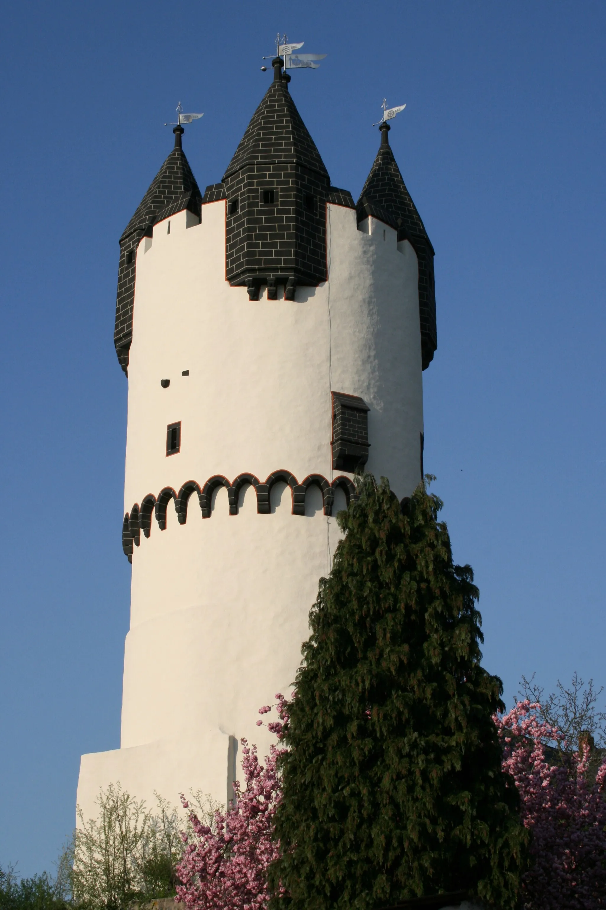 Photo showing: de:Schloss Steinheim in Hanau-Steinheim. Ansicht des Bergfrieds