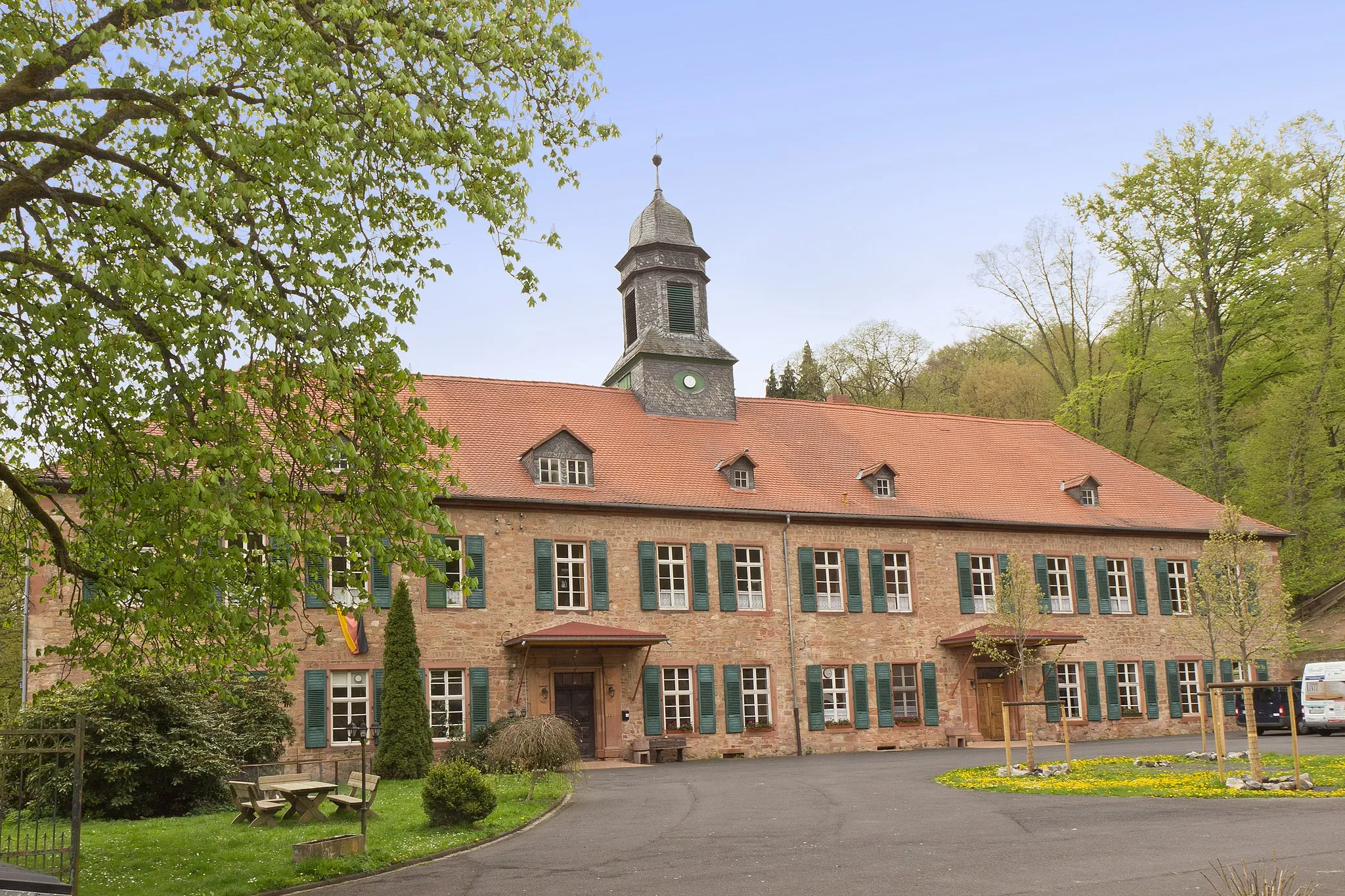 Photo showing: Schloss Gettenbach ist ein Schlossbau des 19. Jahrhunderts in Gettenbach, Gemeinde Gründau im Main-Kinzig-Kreis in Hessen.