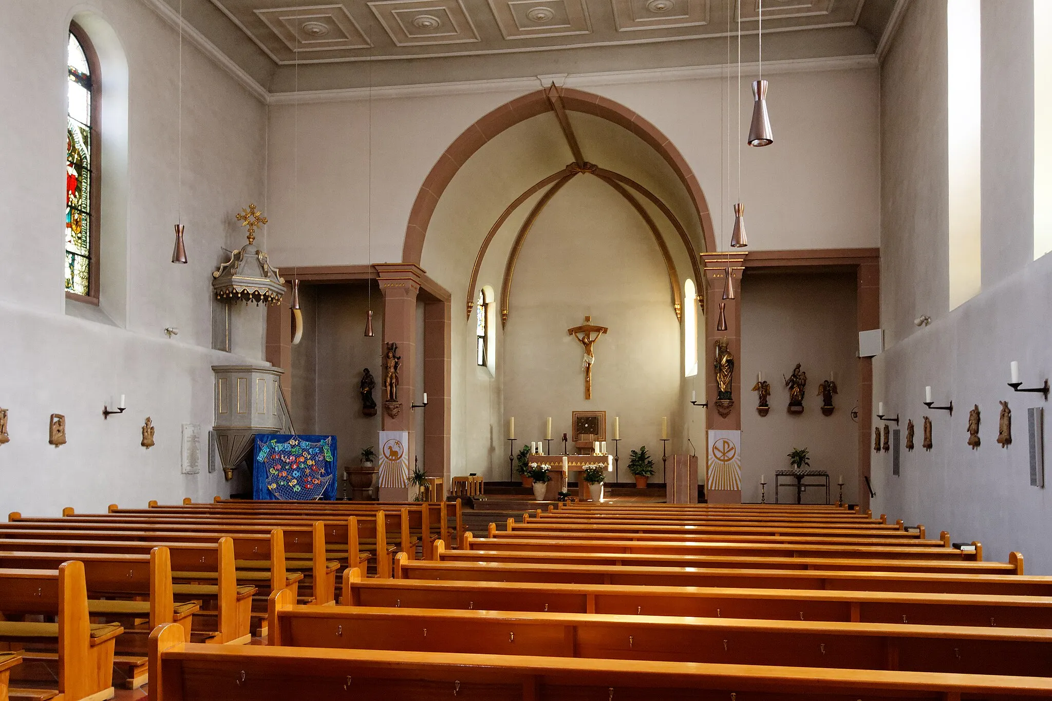 Photo showing: Katholische Pfarrkirche St. Kilian in Mainhausen, Ortsteil Mainflingen. Klassizistischer Kirchenbau, erbaut 1821, geweiht 1822, erweitert 1927.