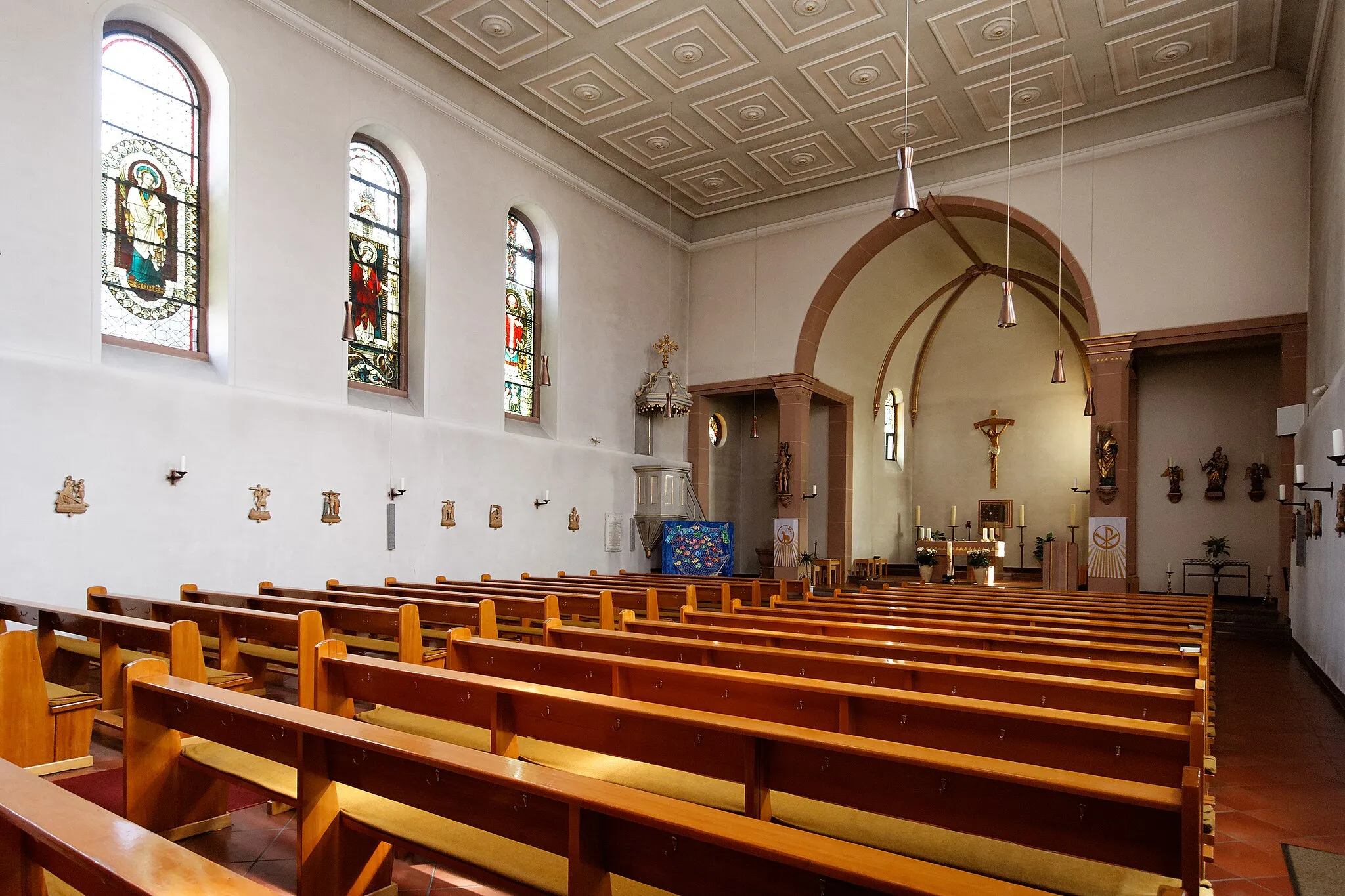 Photo showing: Katholische Pfarrkirche St. Kilian in Mainhausen, Ortsteil Mainflingen. Klassizistischer Kirchenbau, erbaut 1821, geweiht 1822, erweitert 1927.