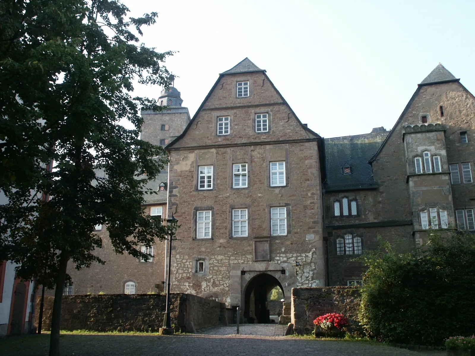 Photo showing: Außenansicht Schloss in Steinau vom Rathaus aus