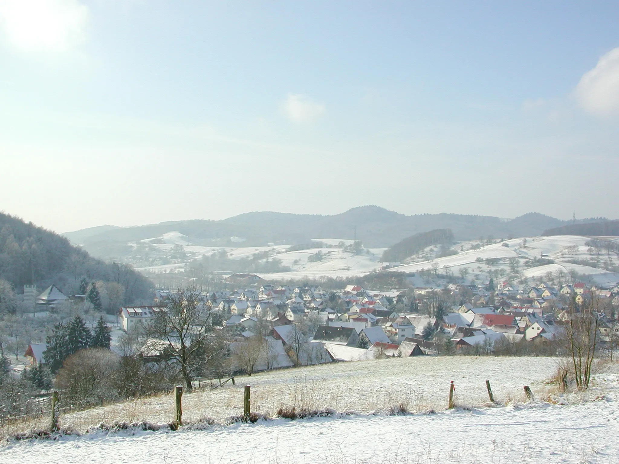 Photo showing: Blick auf Reisen von einem der zahlreichen Höhenwege.